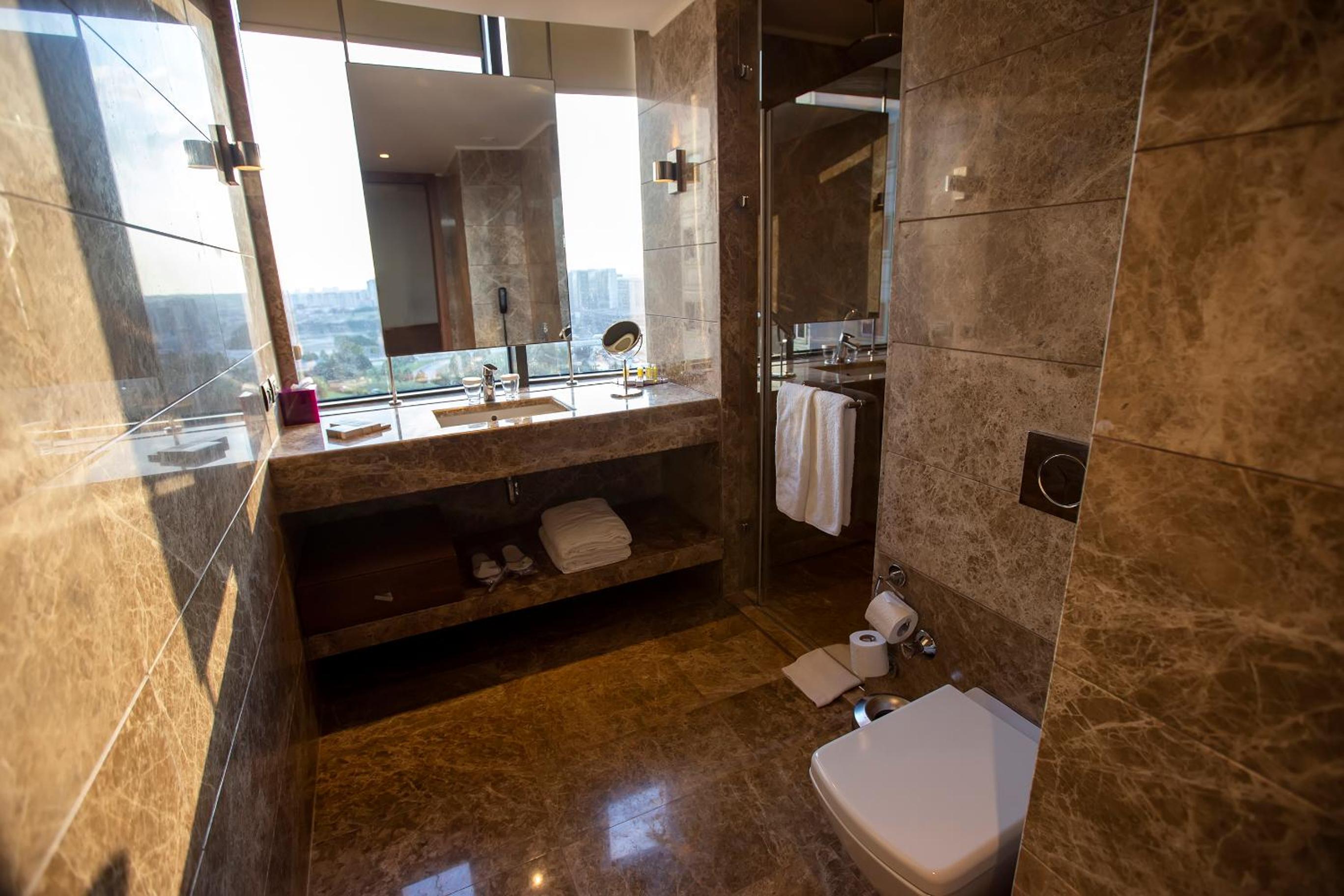 Panoramic Corner Room photo 3