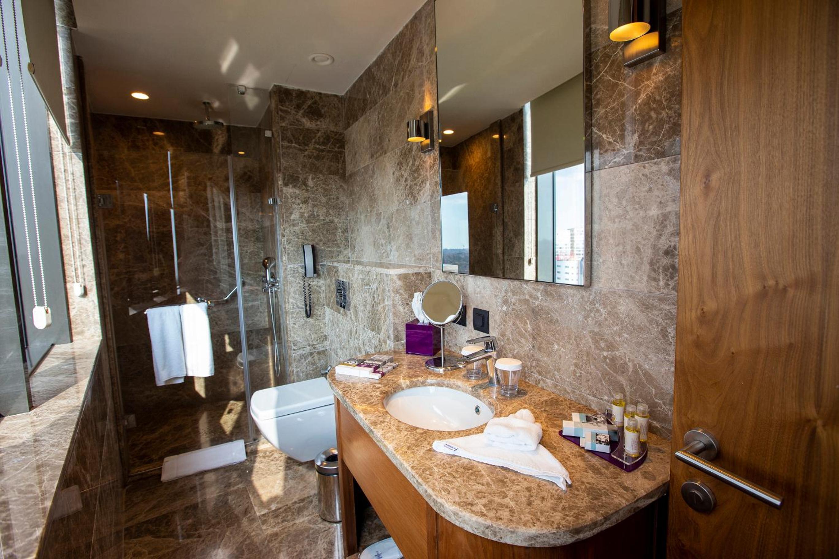 Deluxe King Room photo 3