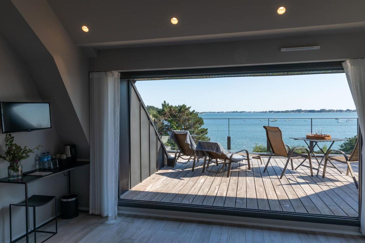 Deluxe Double Room with Sea View photo 2