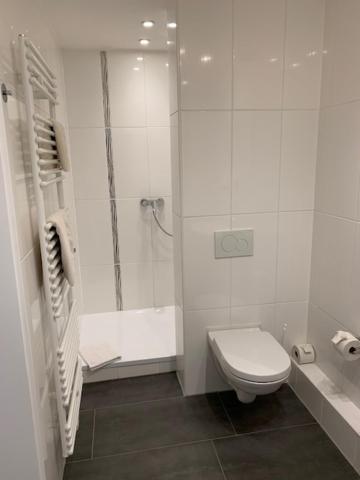 Double Room with Private Bathroom - Photo 4
