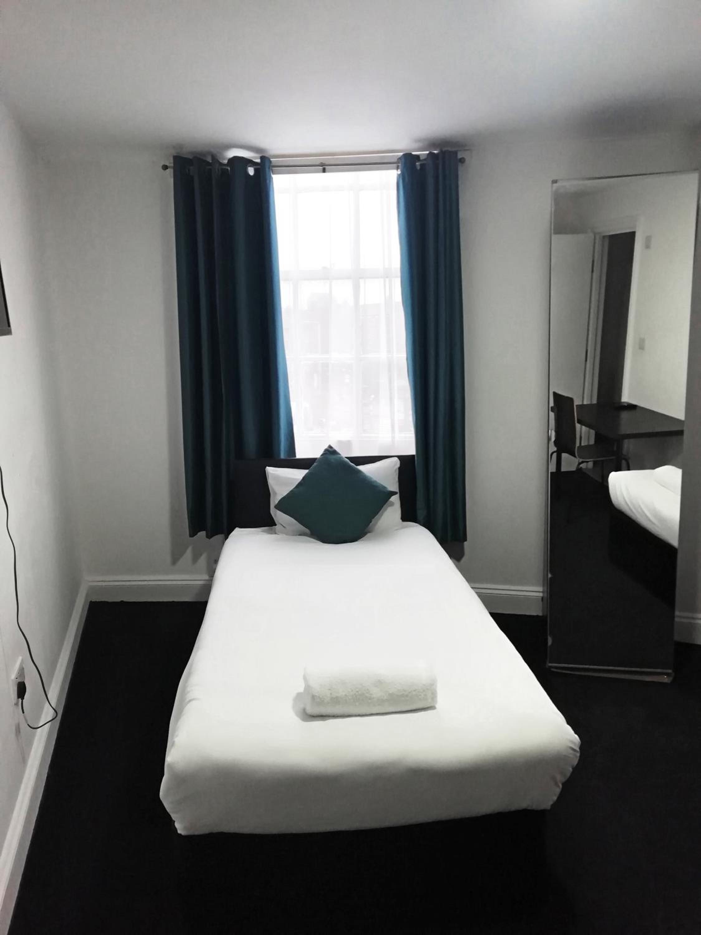 Deluxe Twin Room photo 3