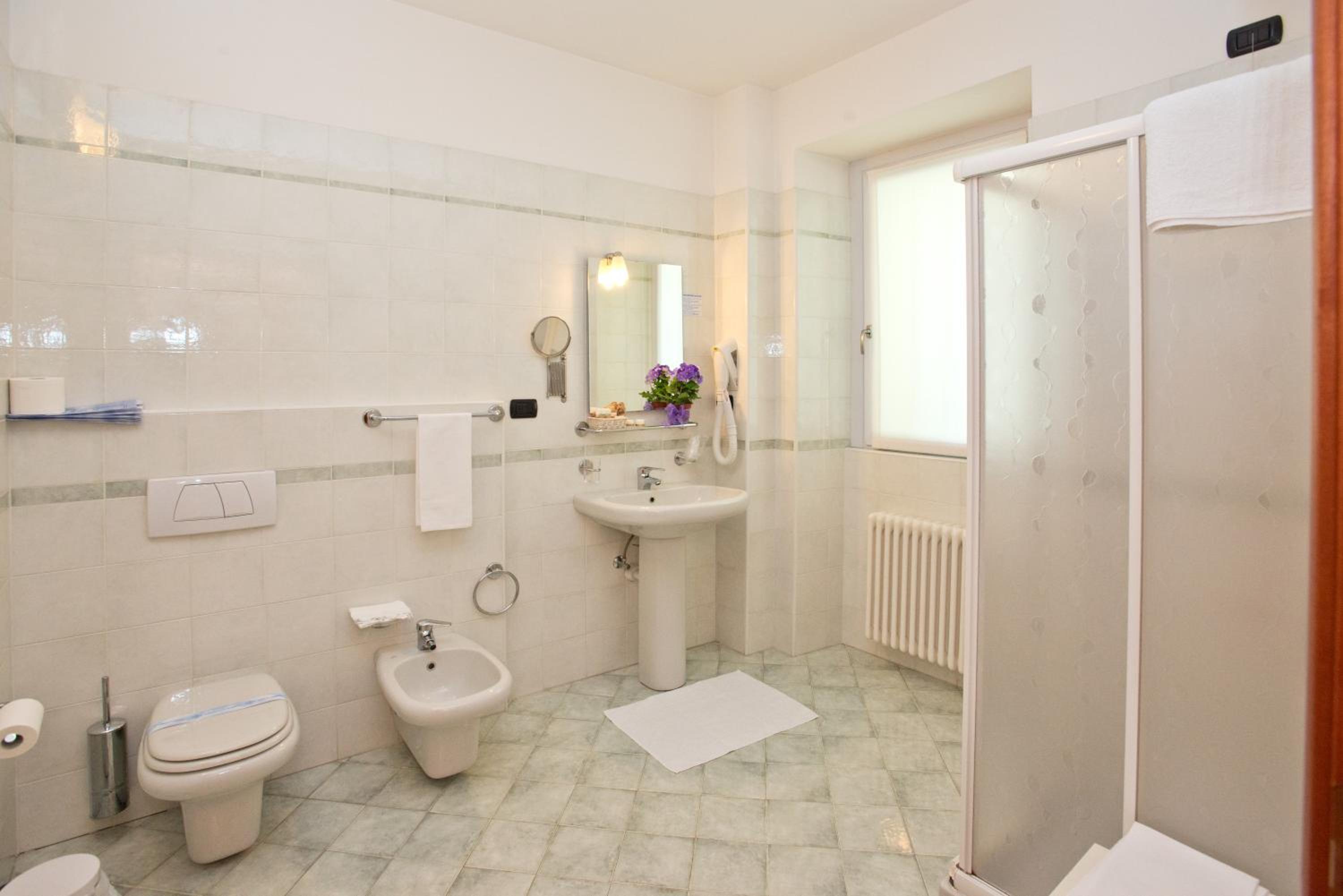 Superior Quadruple Room - Annex - Photo 4