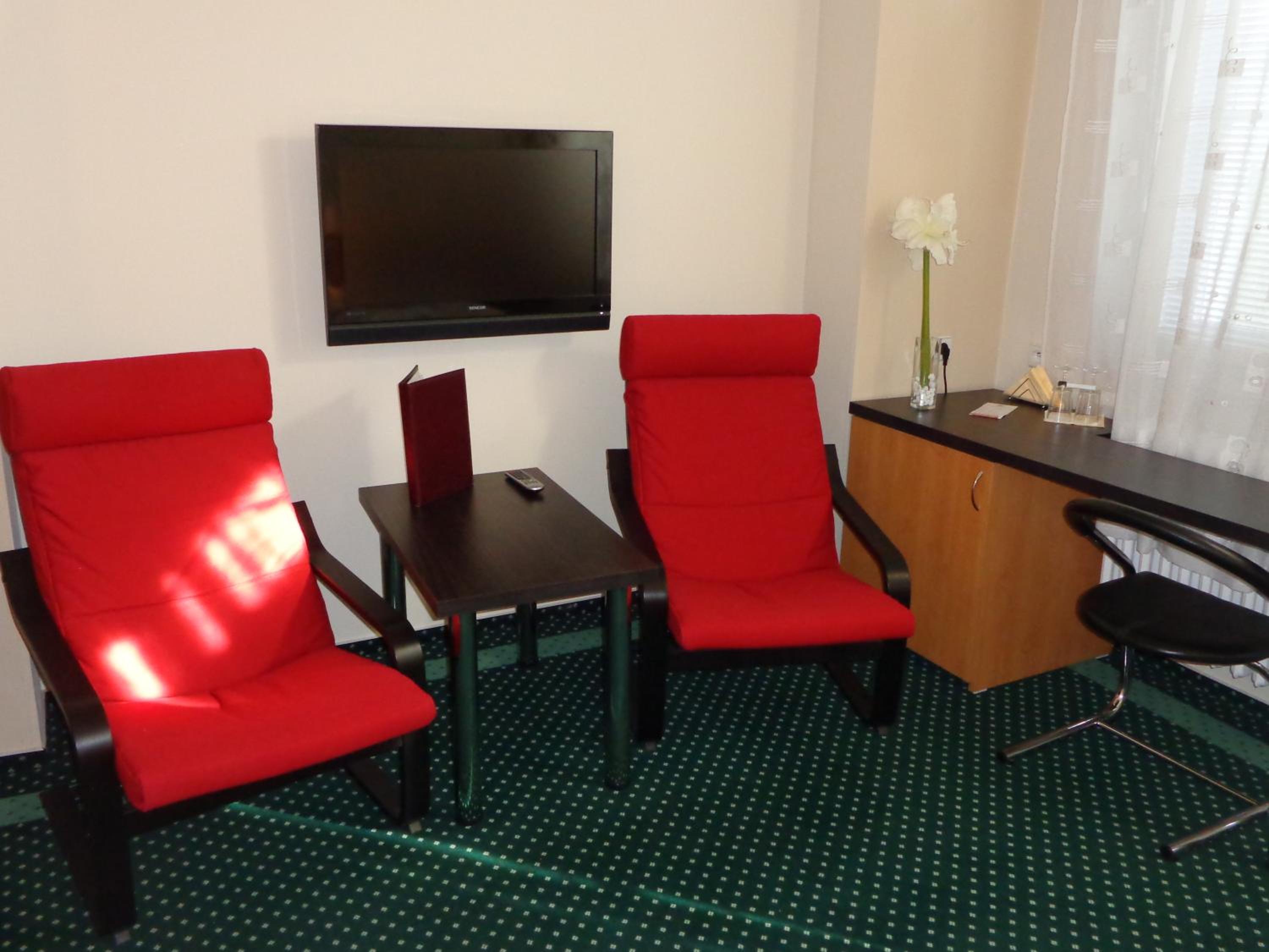 Double or Twin Room - Photo 4