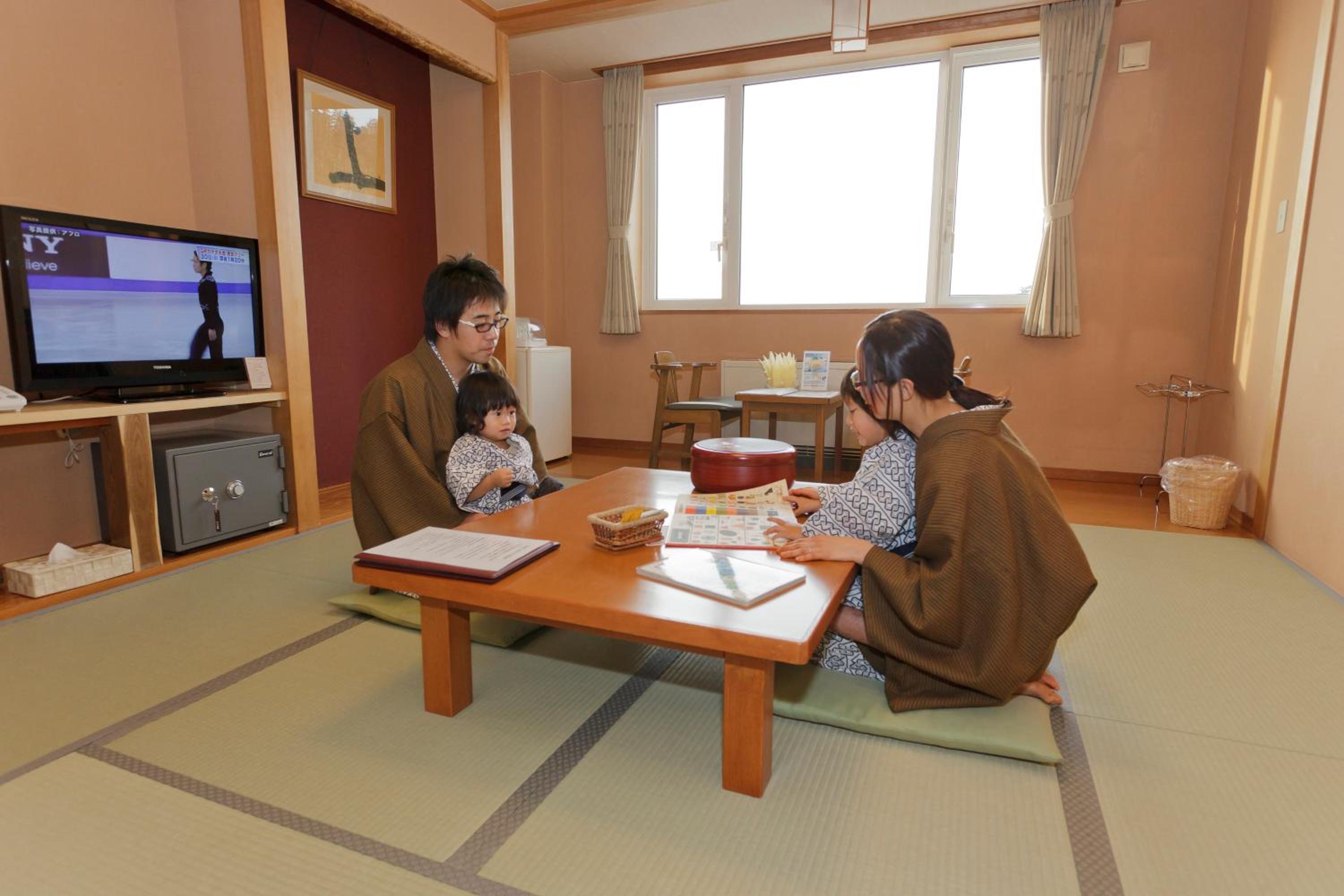 Japanese-Style Room with Shared Bathroom and Mountain View - Non-Smoking photo 3