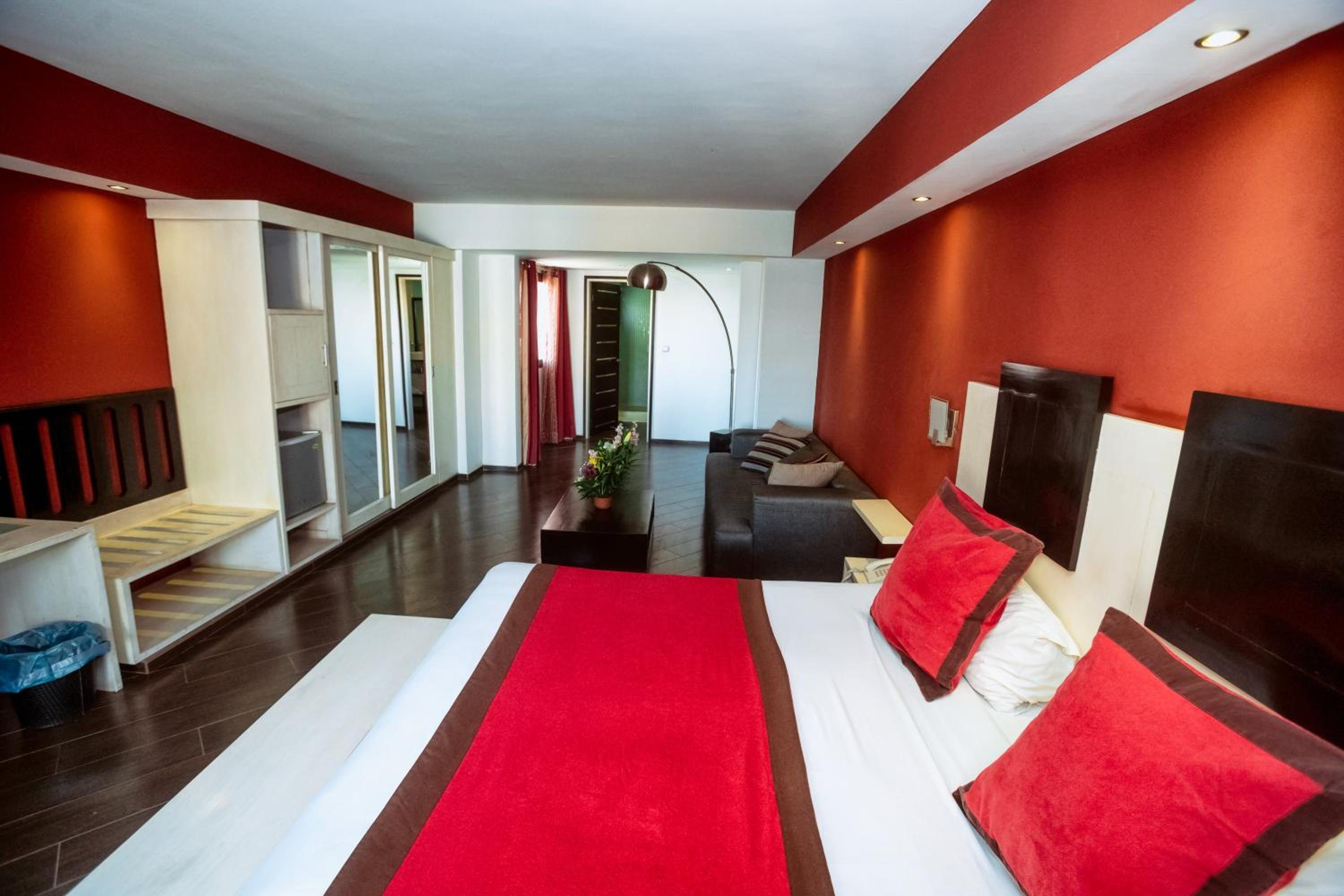 Suite (2 Adults) photo 1