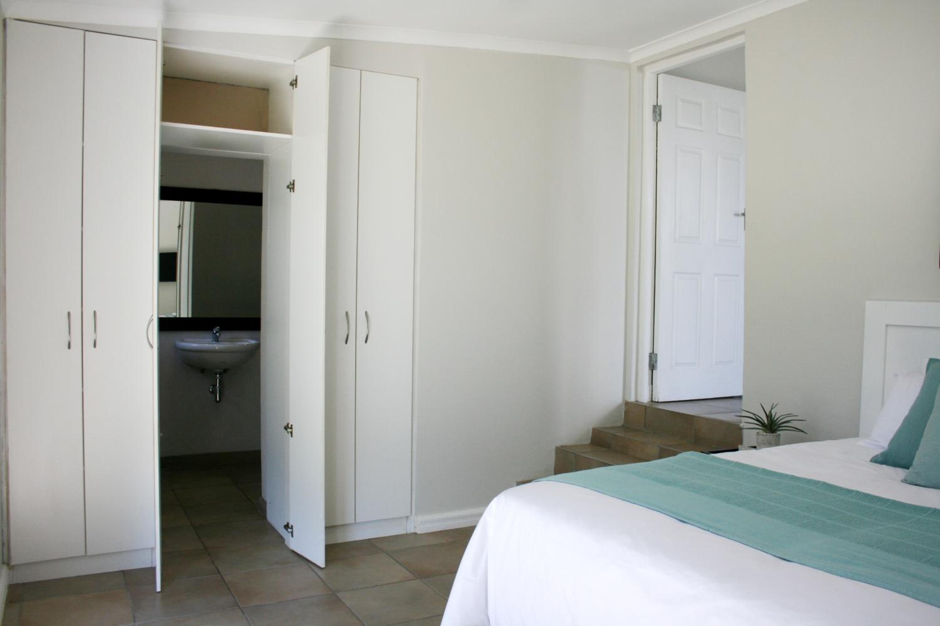 Deluxe King Room - Photo 4