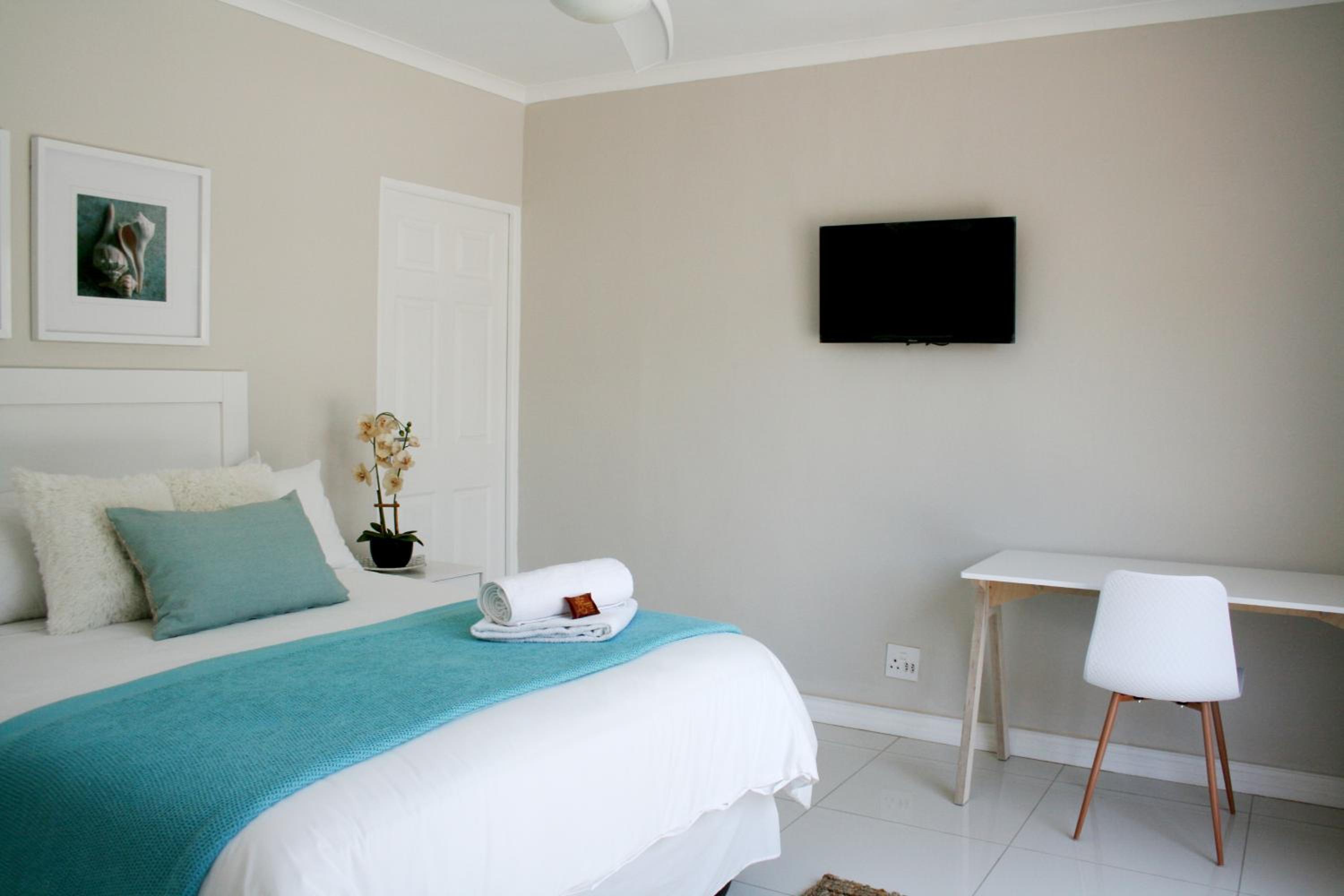 Standard King Room - Photo 6