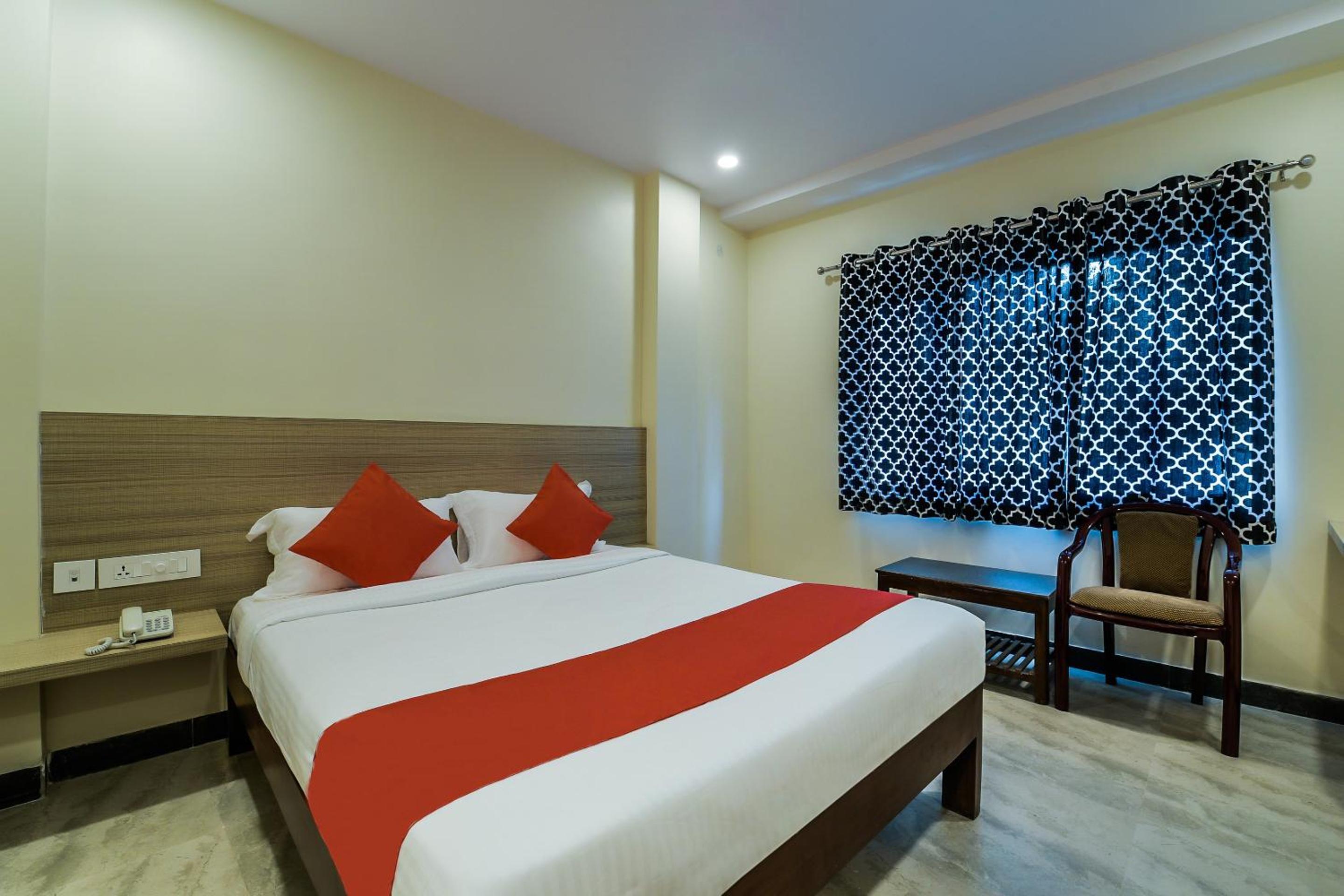 Deluxe Room - Photo 2