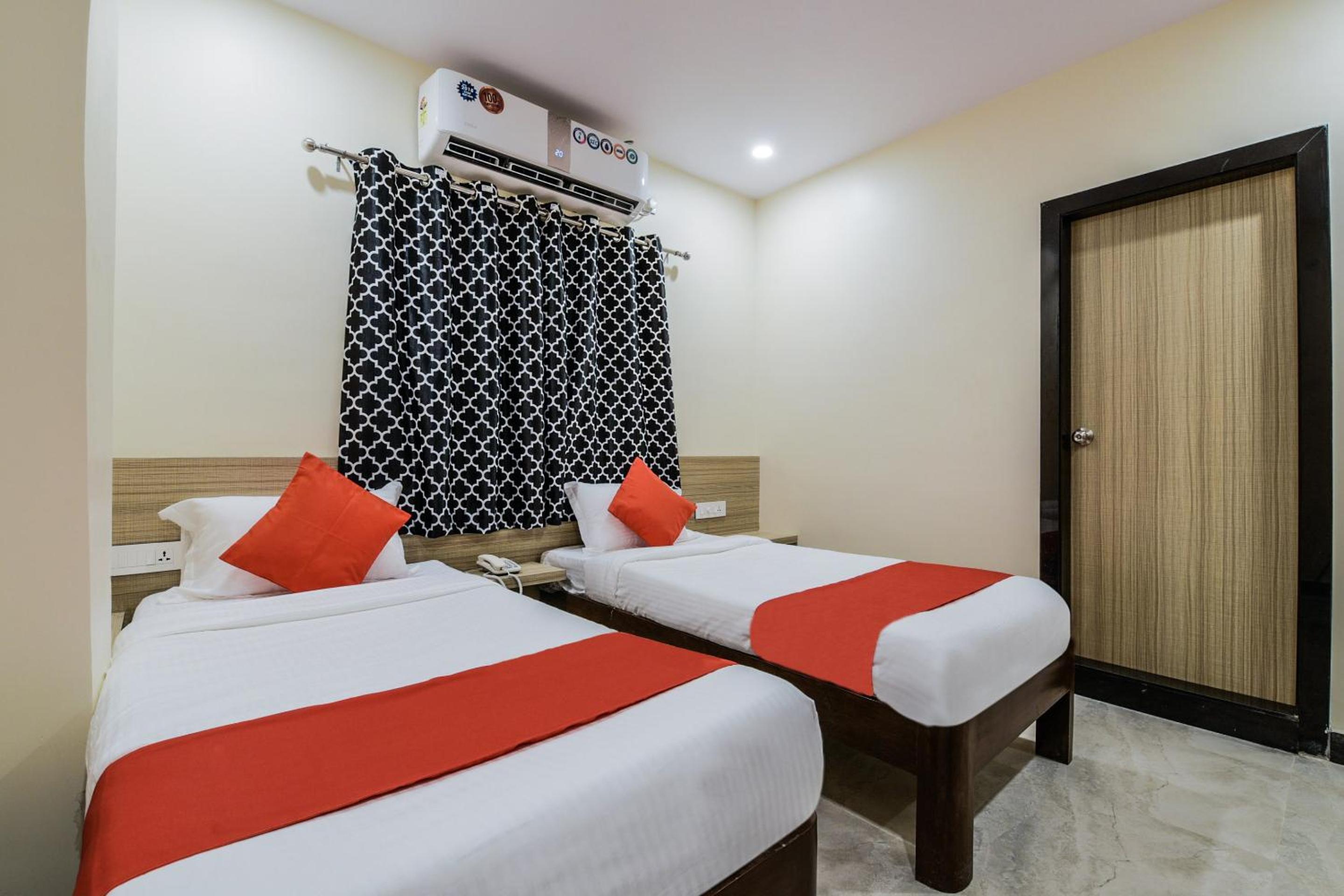 Deluxe Room - Photo 5