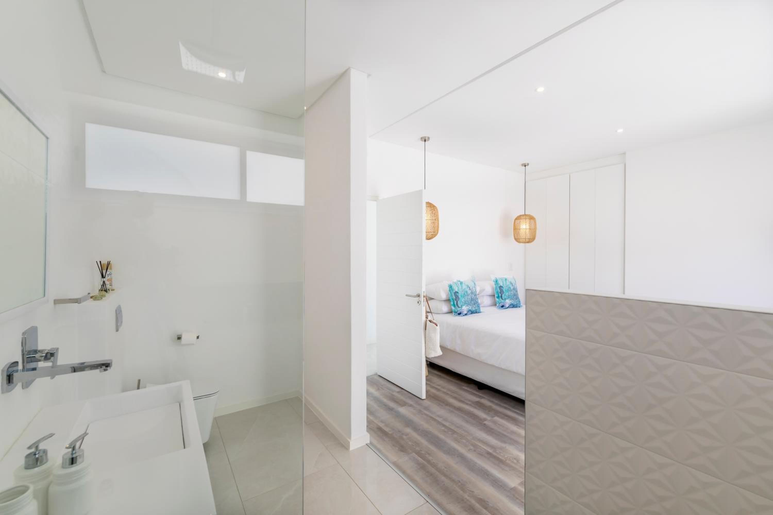 Four-Bedroom House - Photo 4