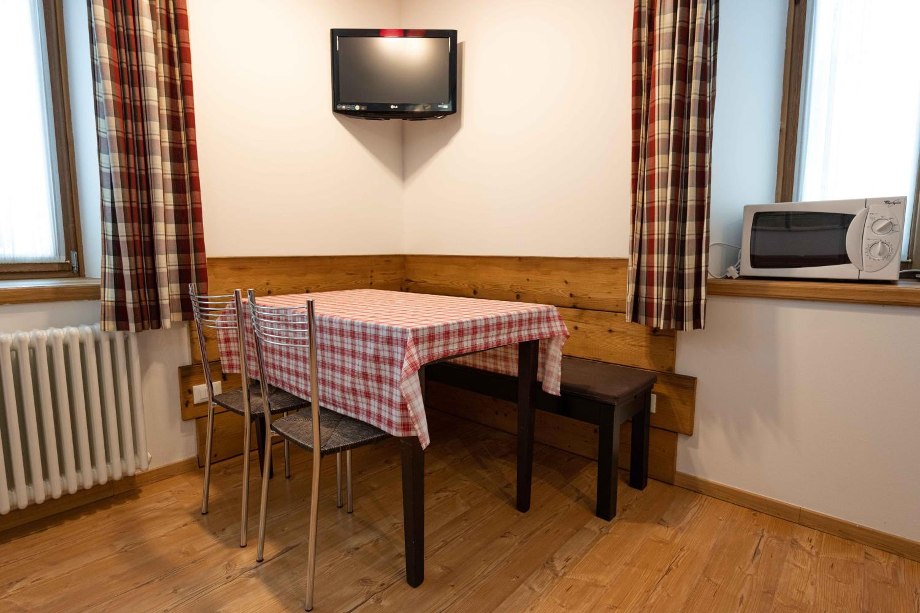 One-Bedroom Apartment (4 Adults) photo 3