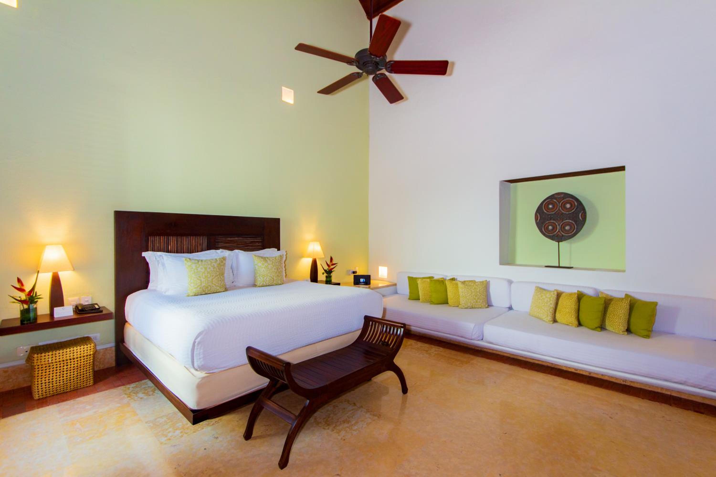 Deluxe Junior Suite - Photo 11