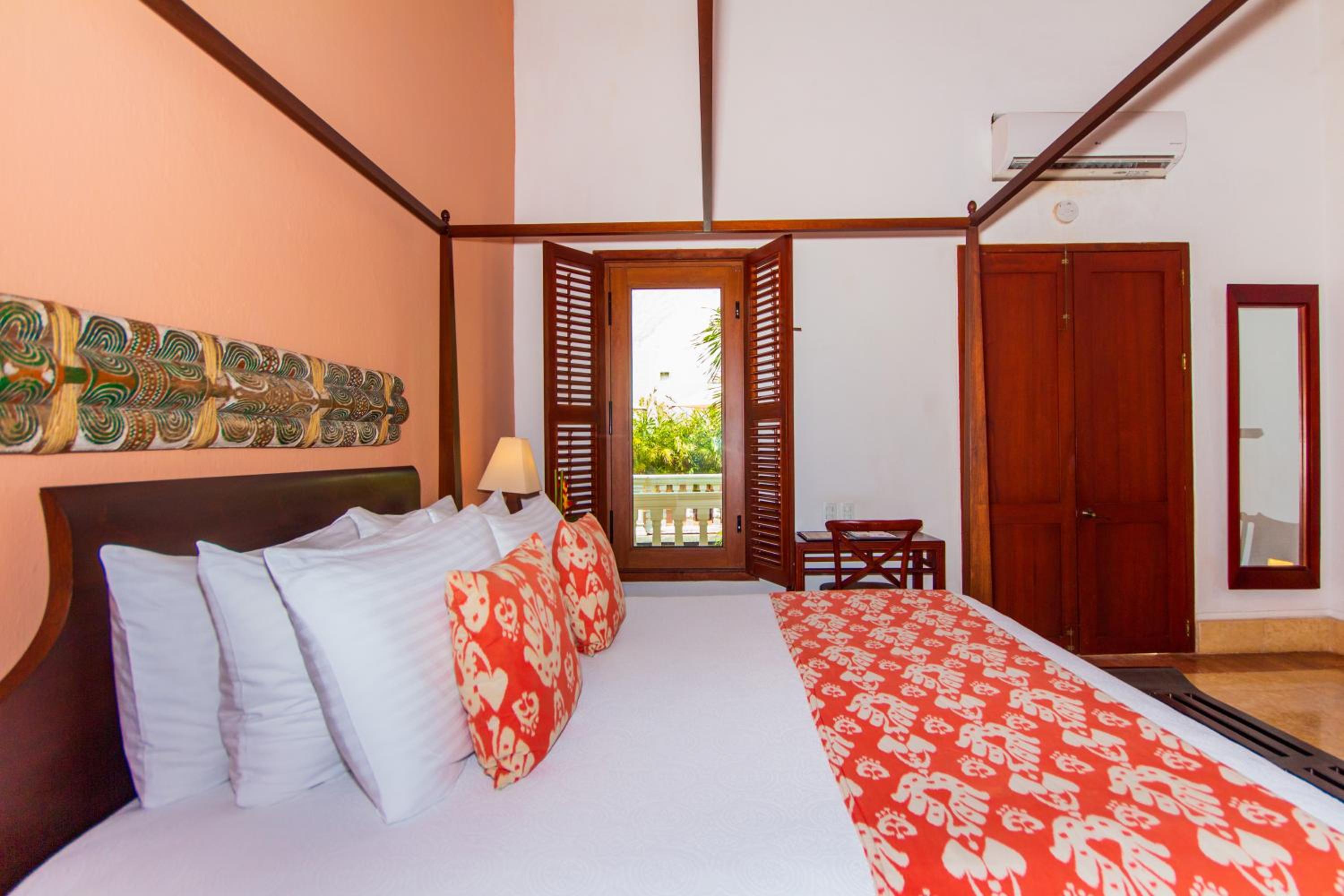 Deluxe Junior Suite - Photo 14