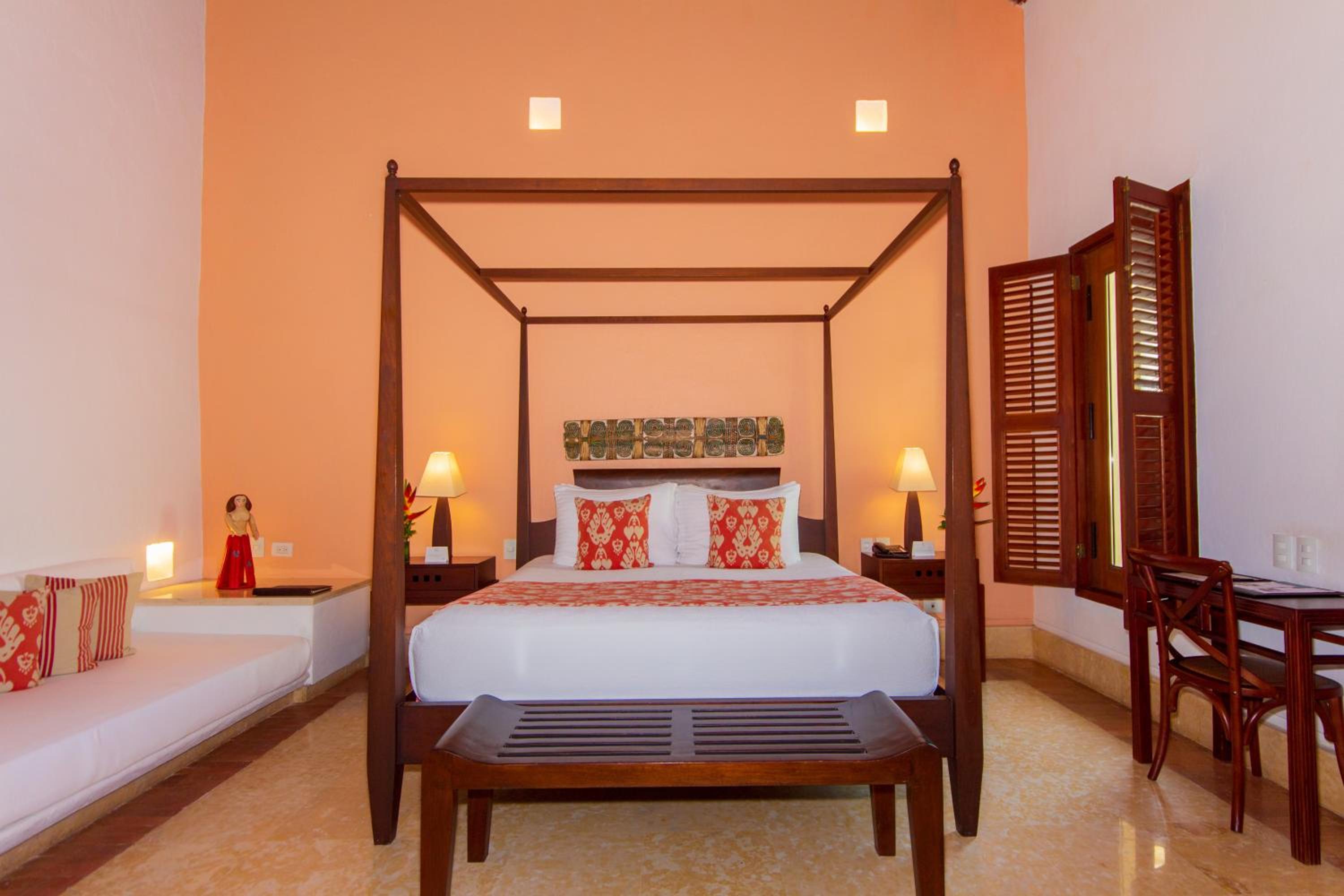 Deluxe Junior Suite - Photo 13