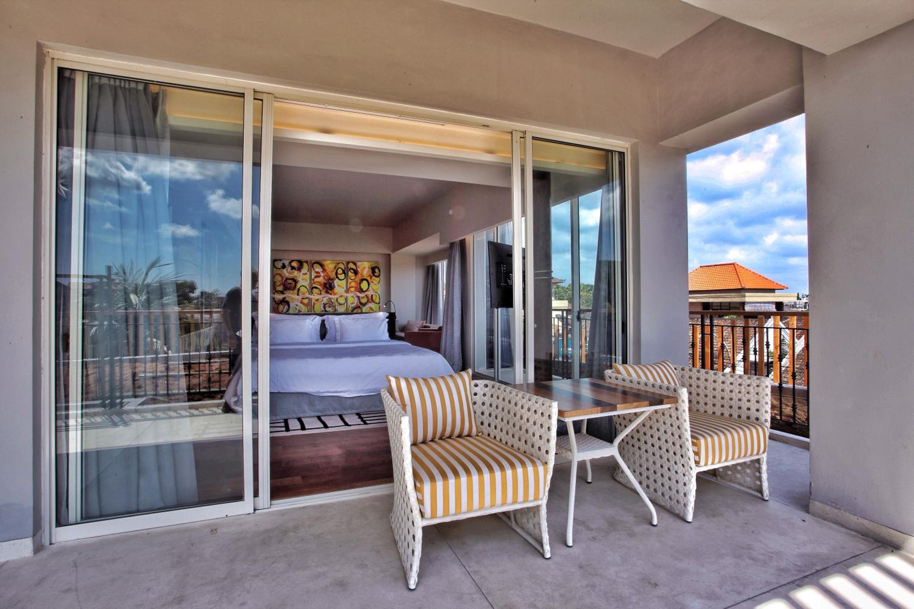 TStone Jacuzzi Suite