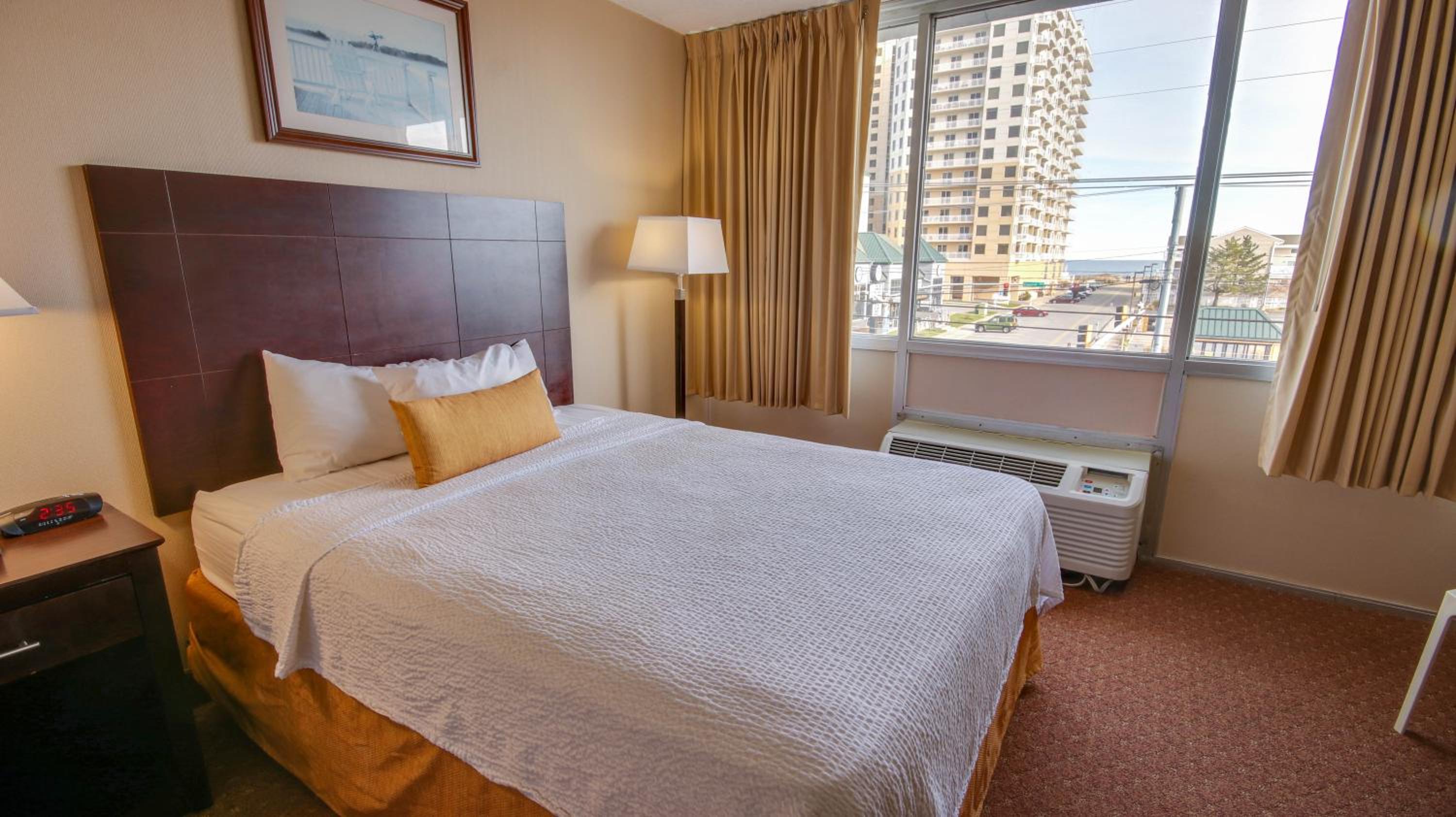 Standard Room with Two Queen Beds – North Building, City View - Photo 2