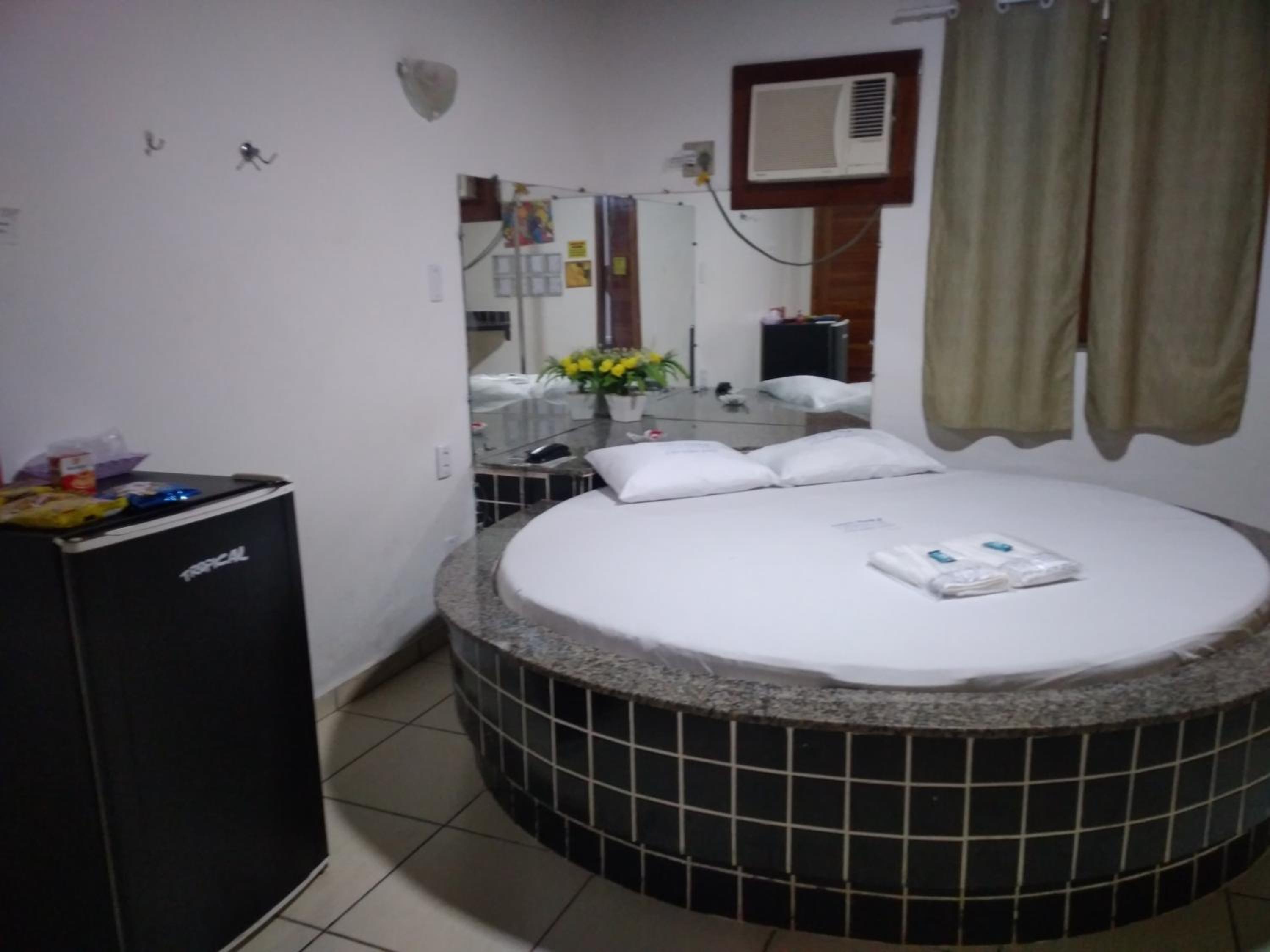 Deluxe Suite with Spa Bath photo 2