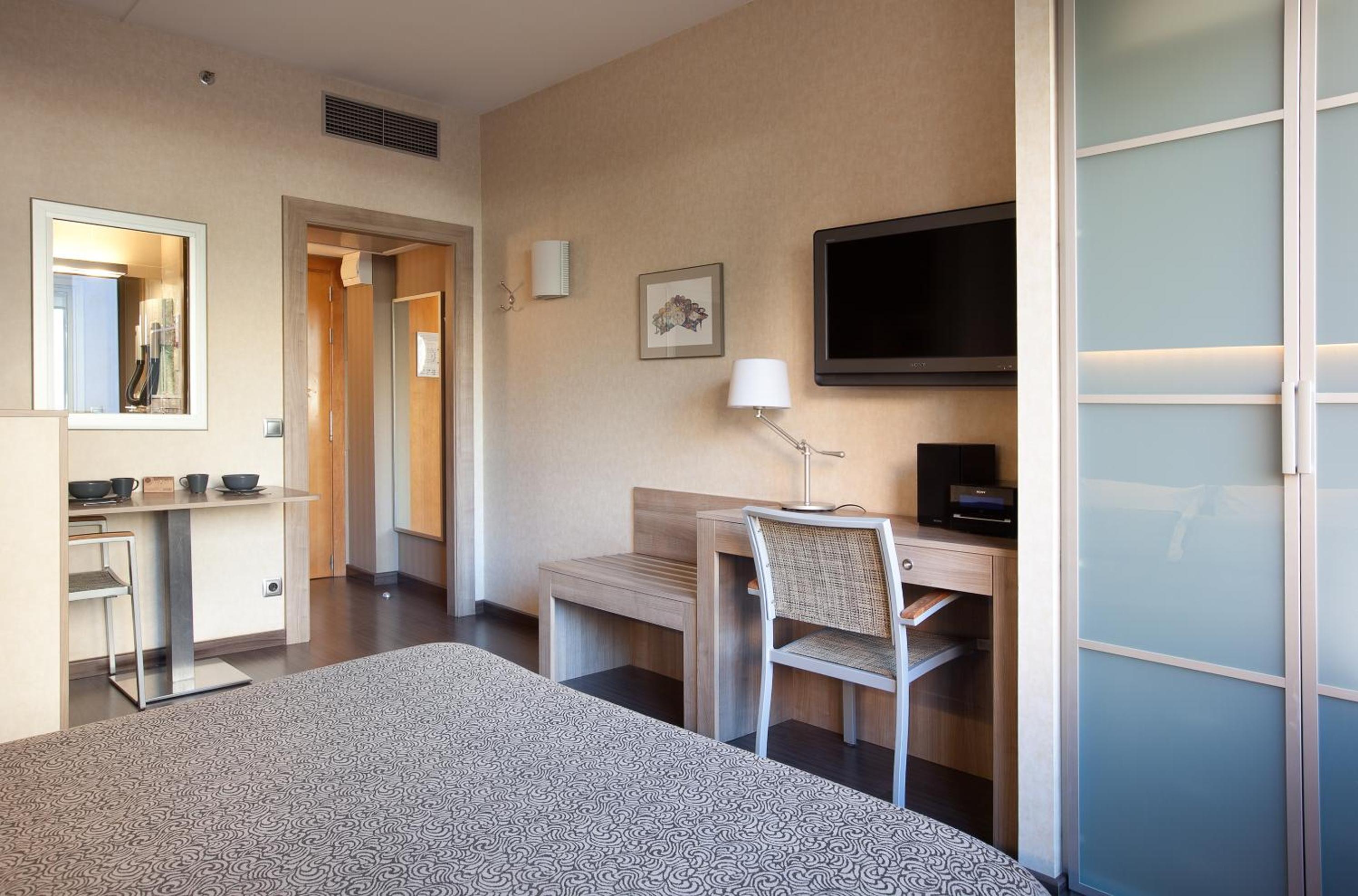 Double or Twin Room with City View photo 2