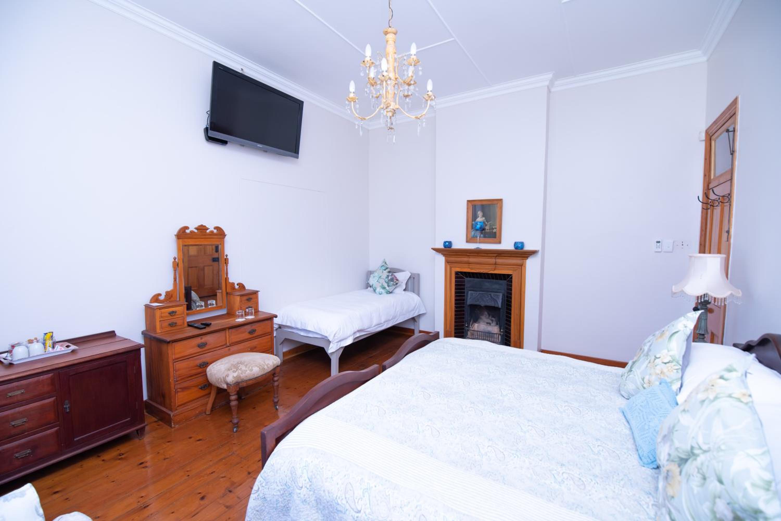 Family Room - Photo 2