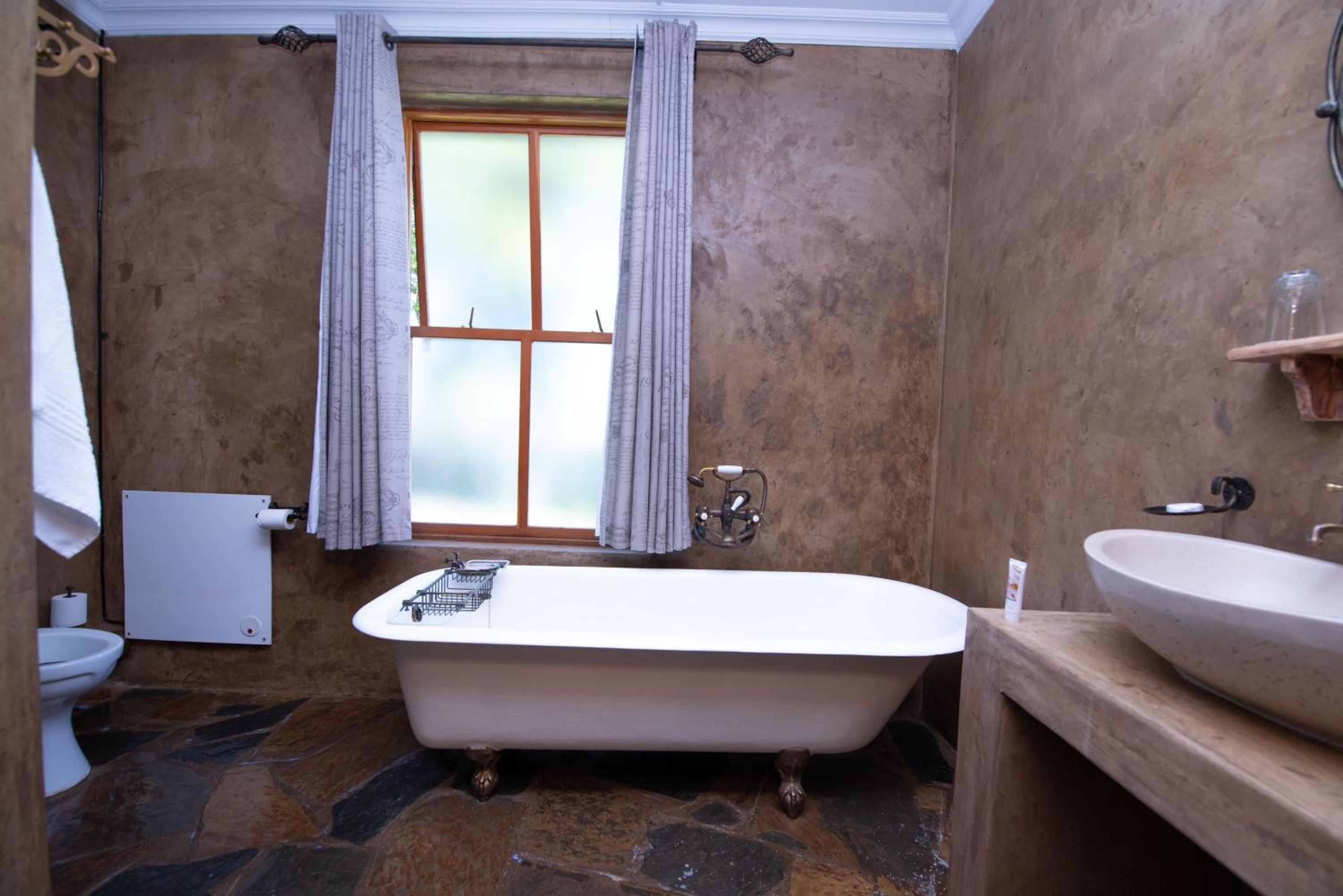 Deluxe Double Room - Photo 13