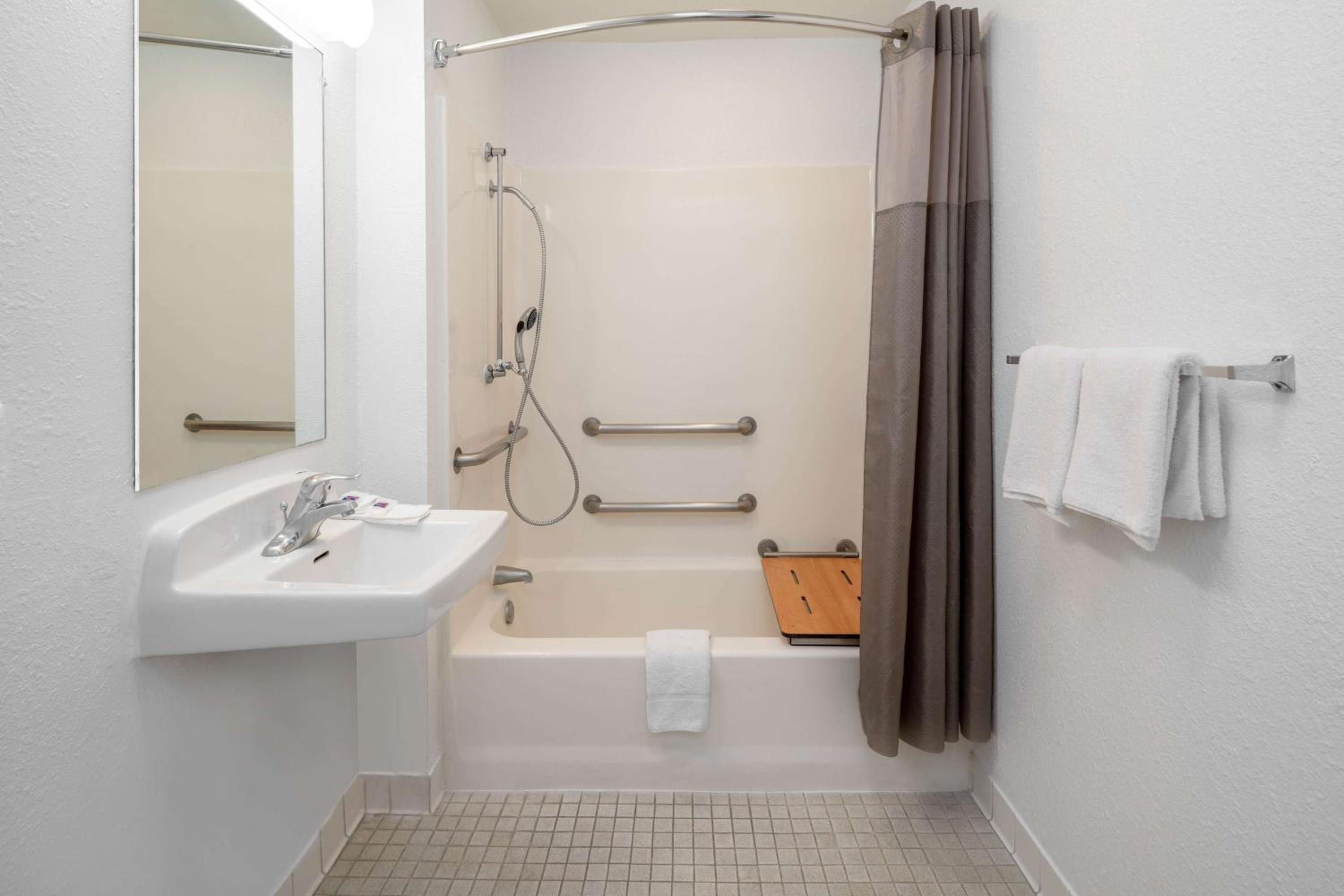 Double Room - Disability Access photo 3