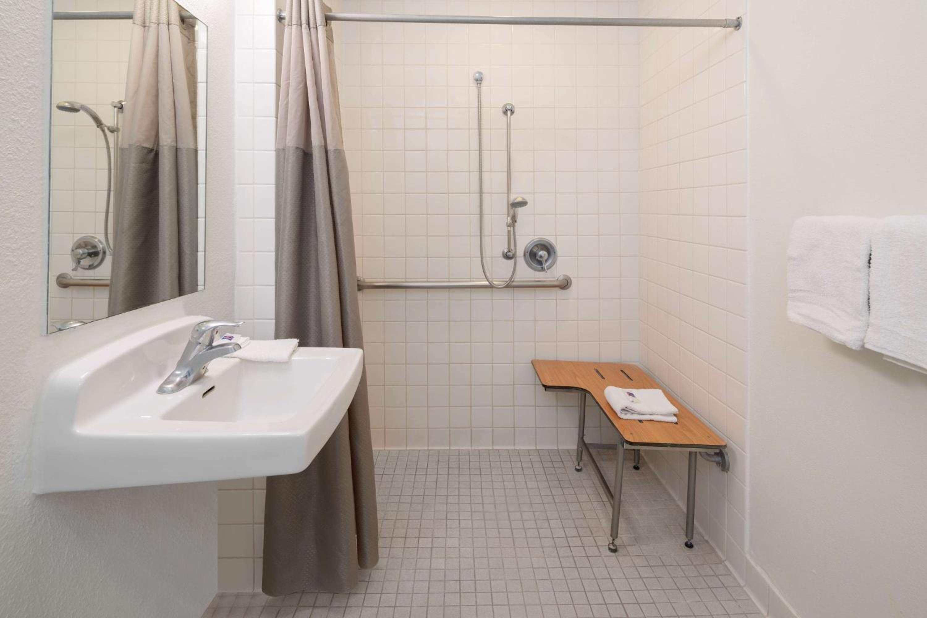 Double Room - Disability Access photo 2
