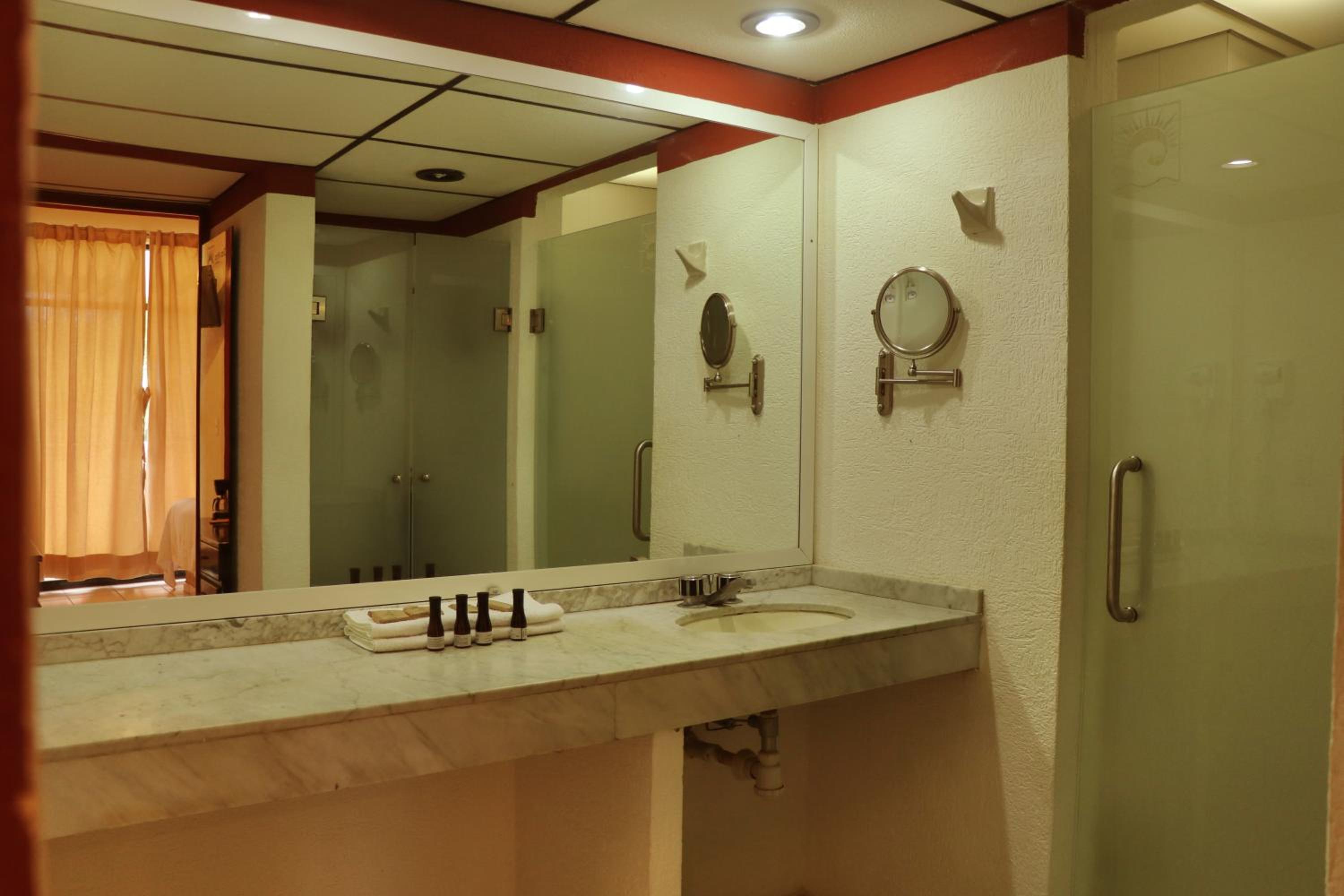 Standard  Room - Photo 5