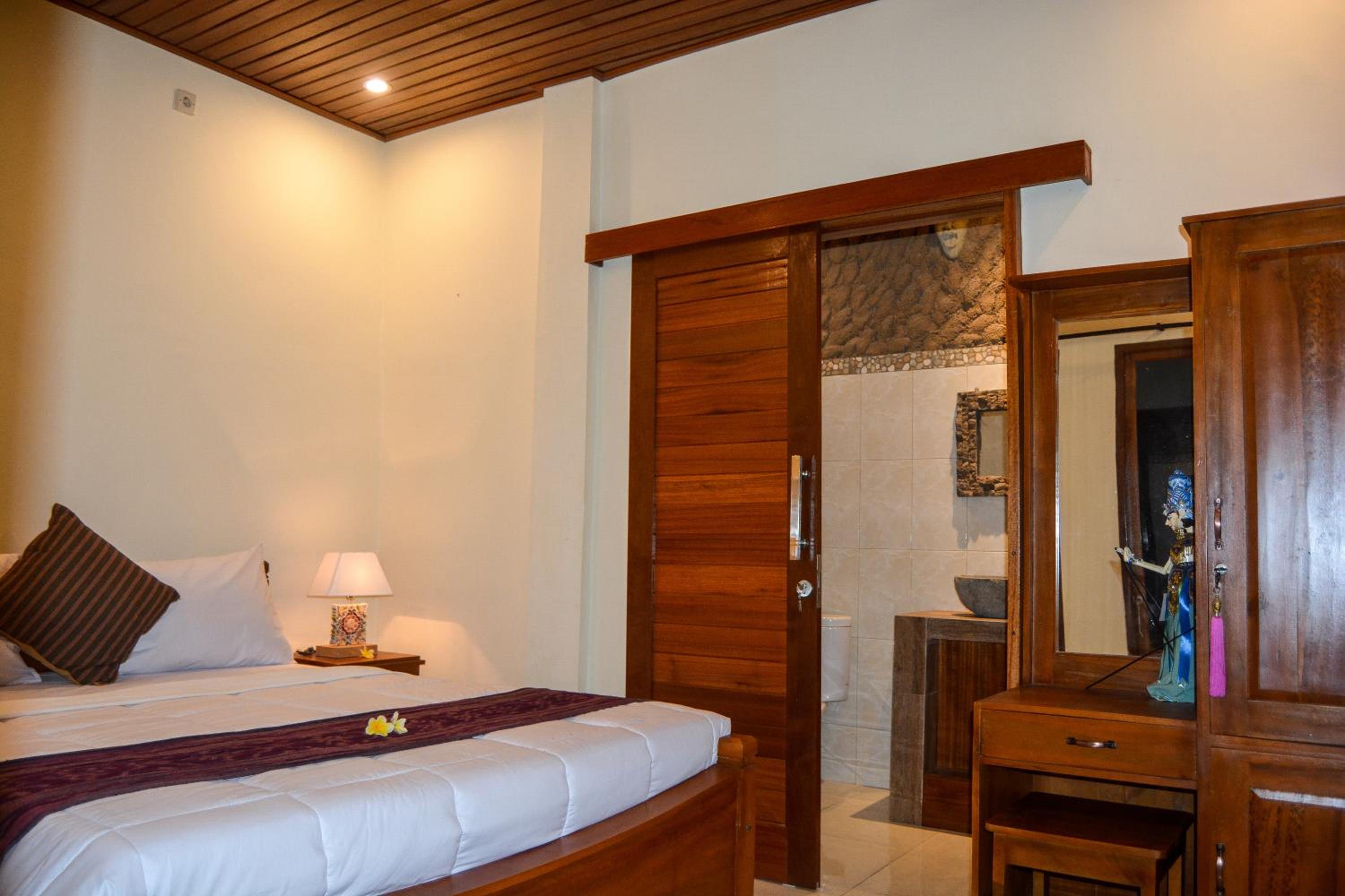 Double Room with Balcony - Photo 18