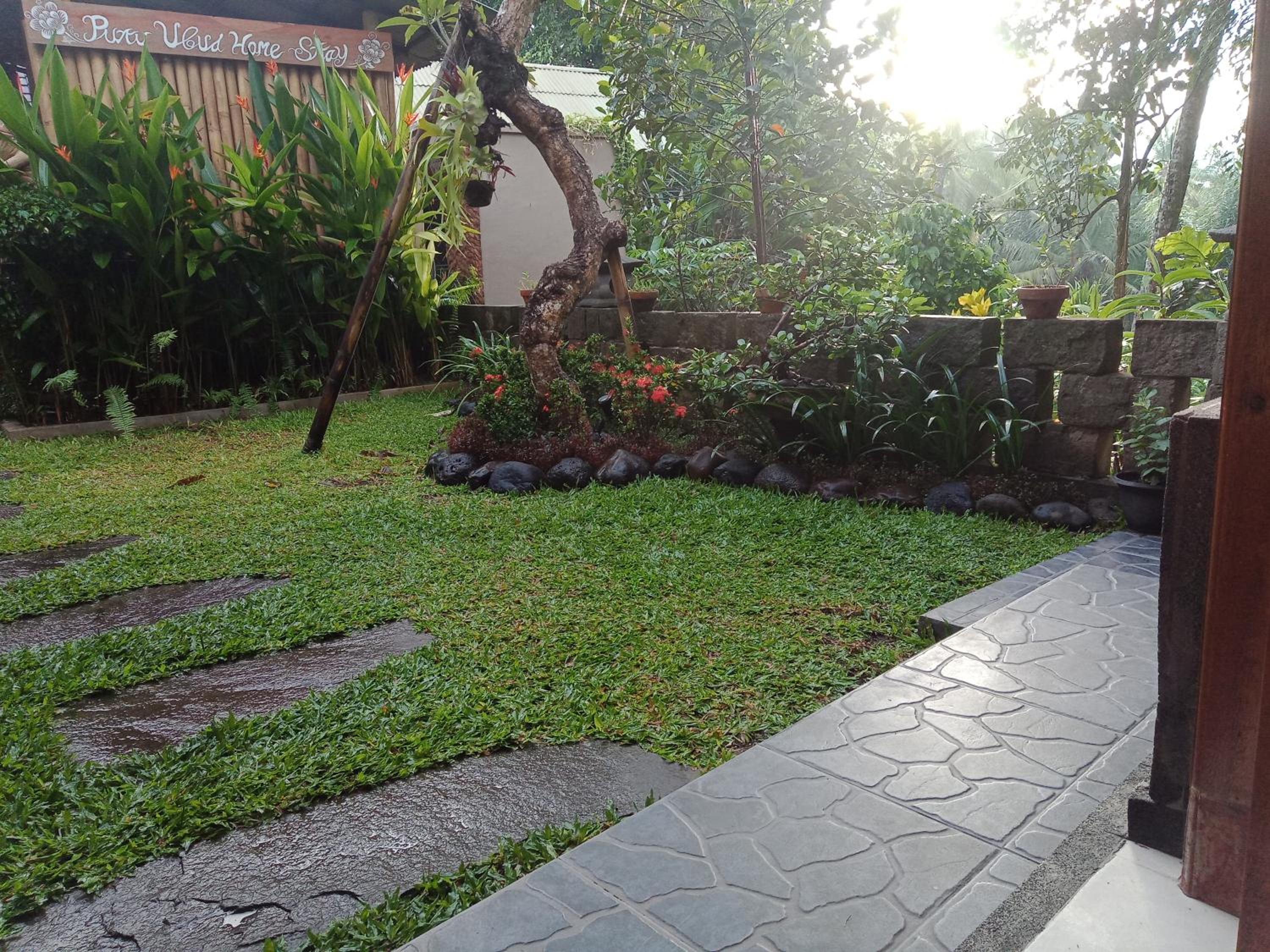 Double Room with Balcony - Photo 9