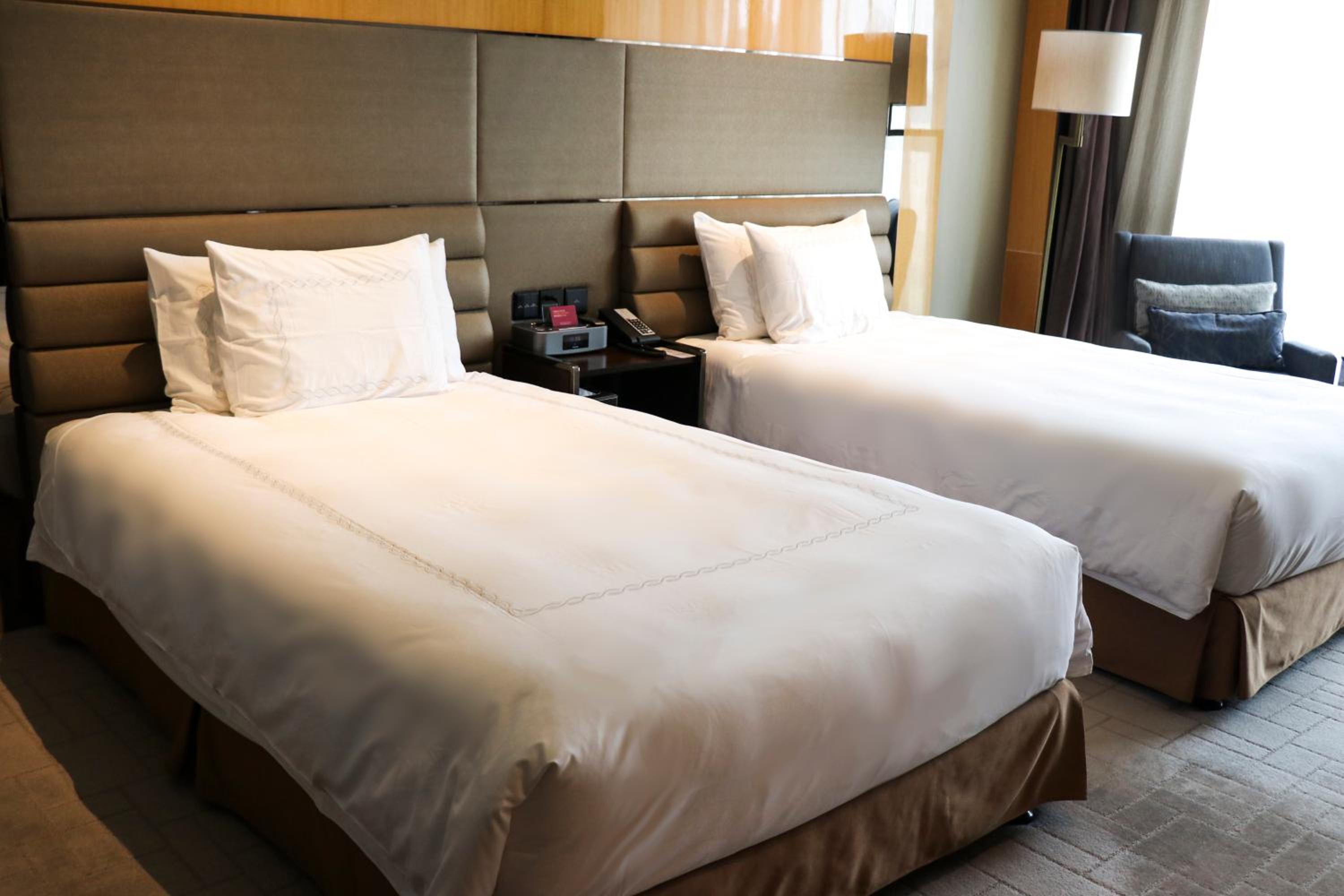 Standard Twin Room with City View - Lounge Access