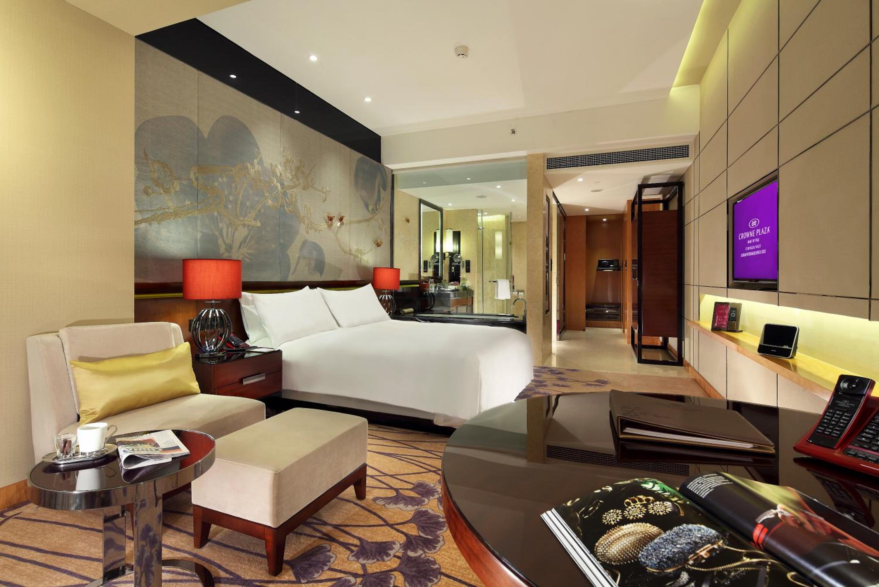 Standard King Room with Lounge Access photo 1