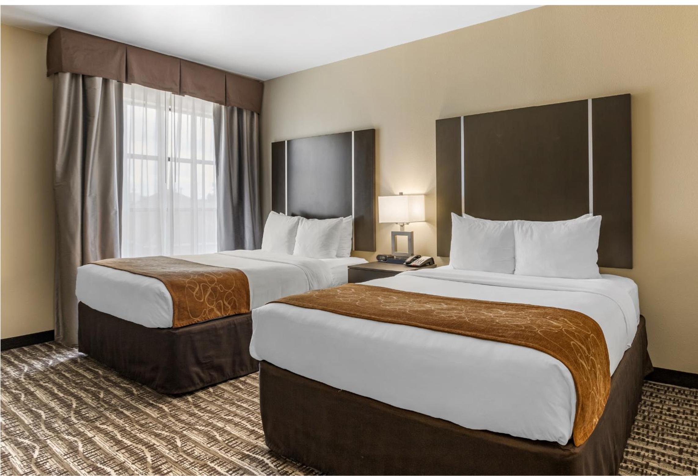 Queen Suite with Two Queen Beds Non-Smoking