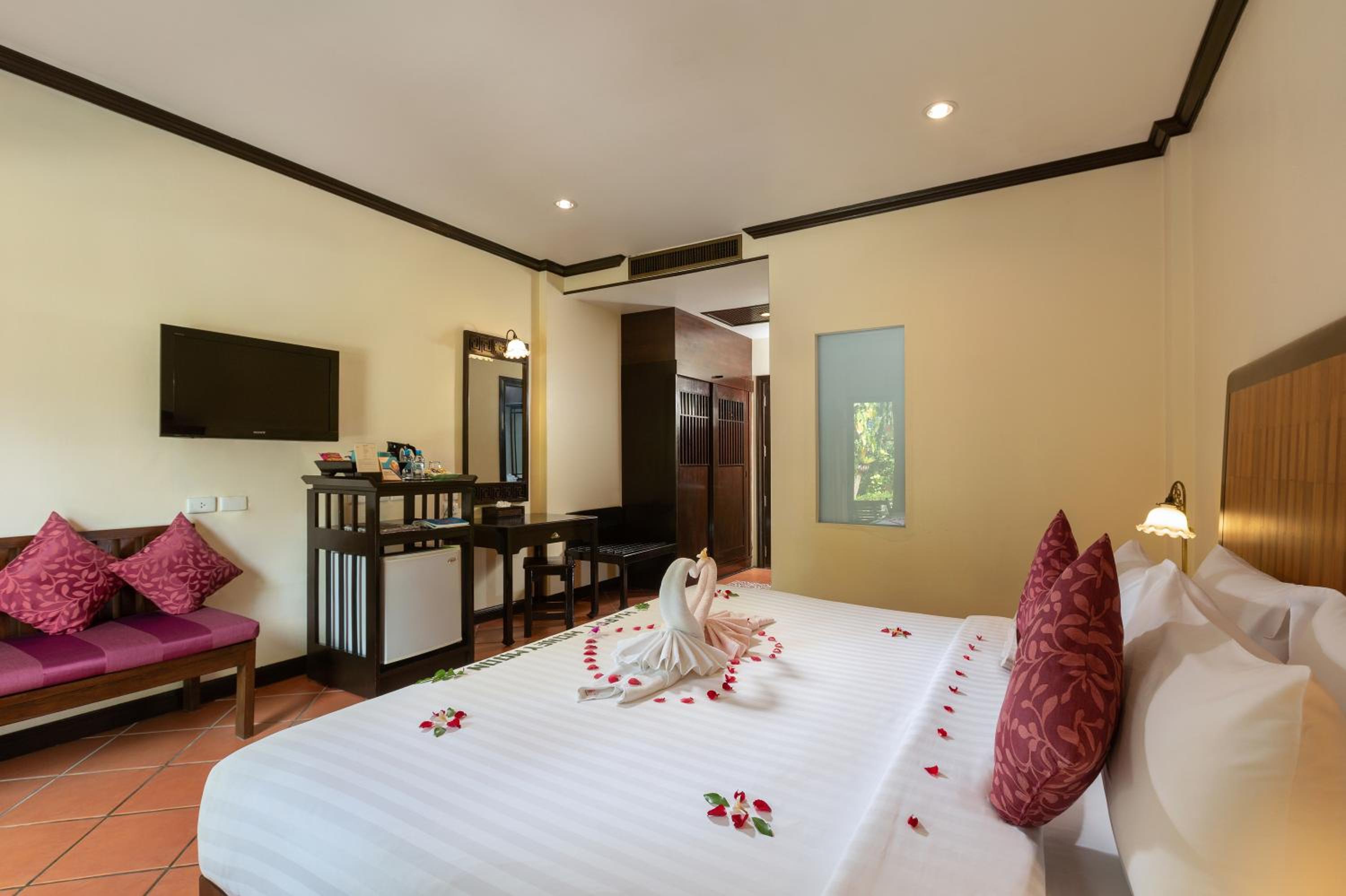 Deluxe Double Room with Pool Access photo 3