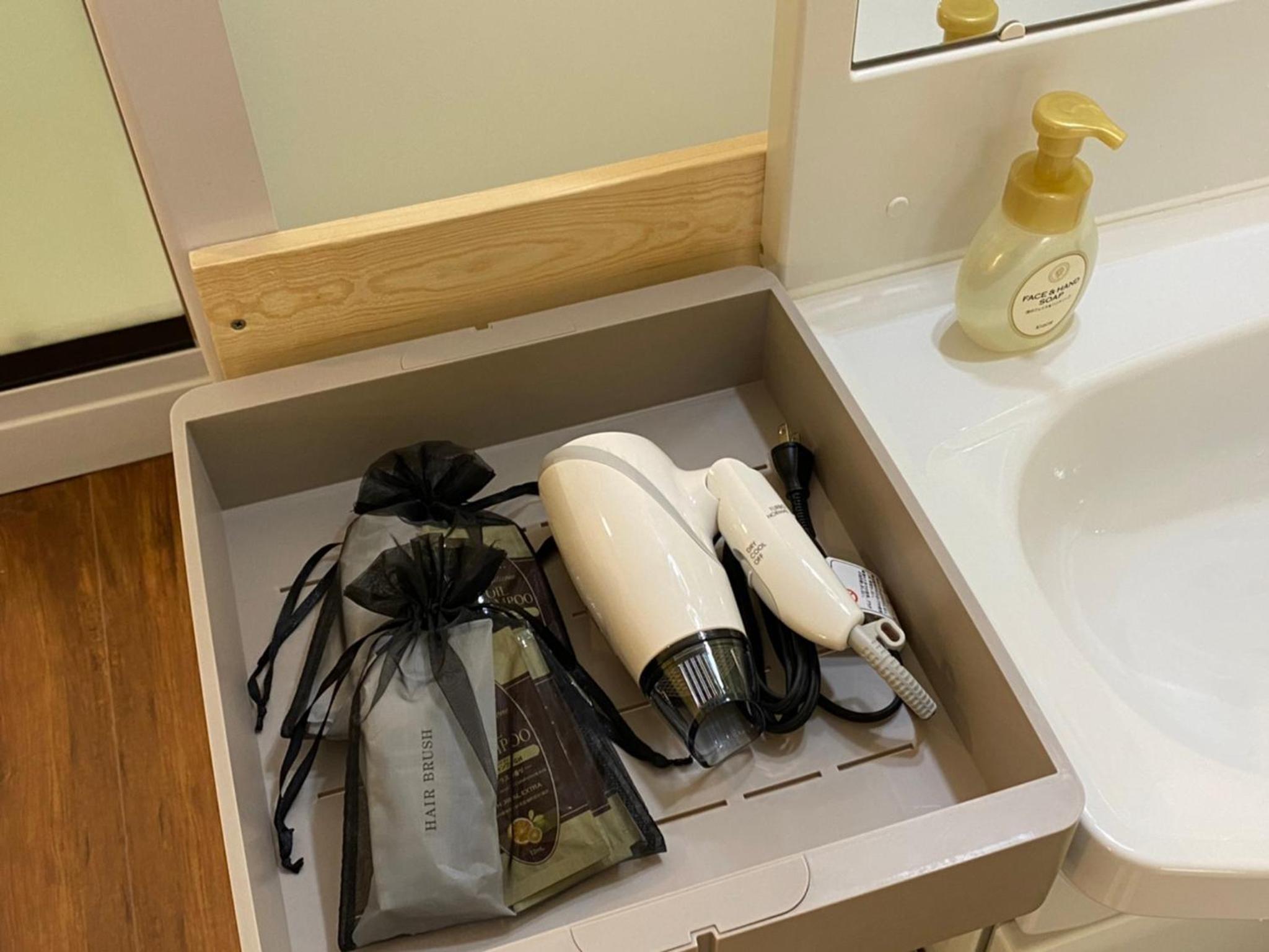 Standard Twin Room with shower and toilet, Non-Smoking photo 3