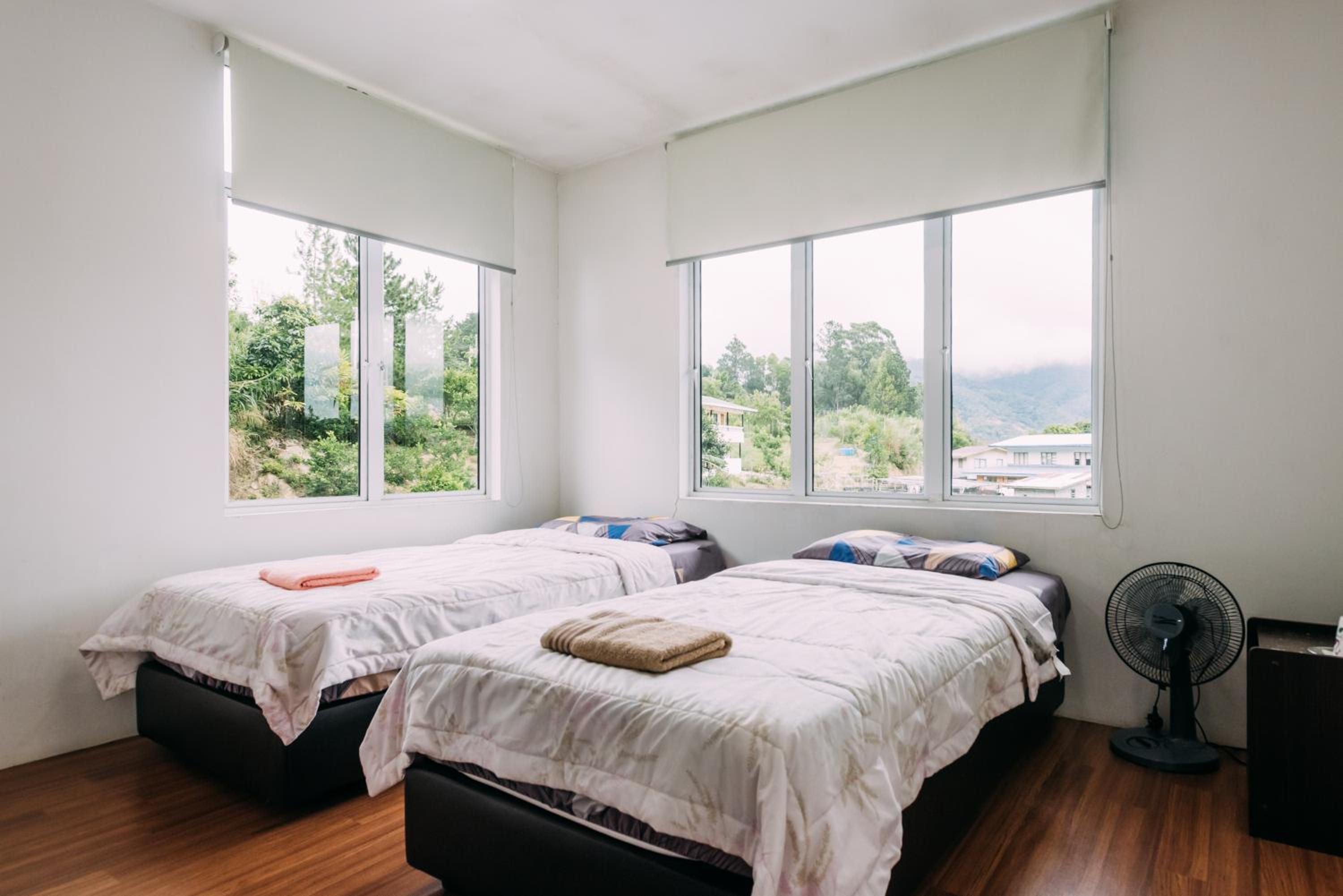 Deluxe Twin Room with Mountain View photo 2