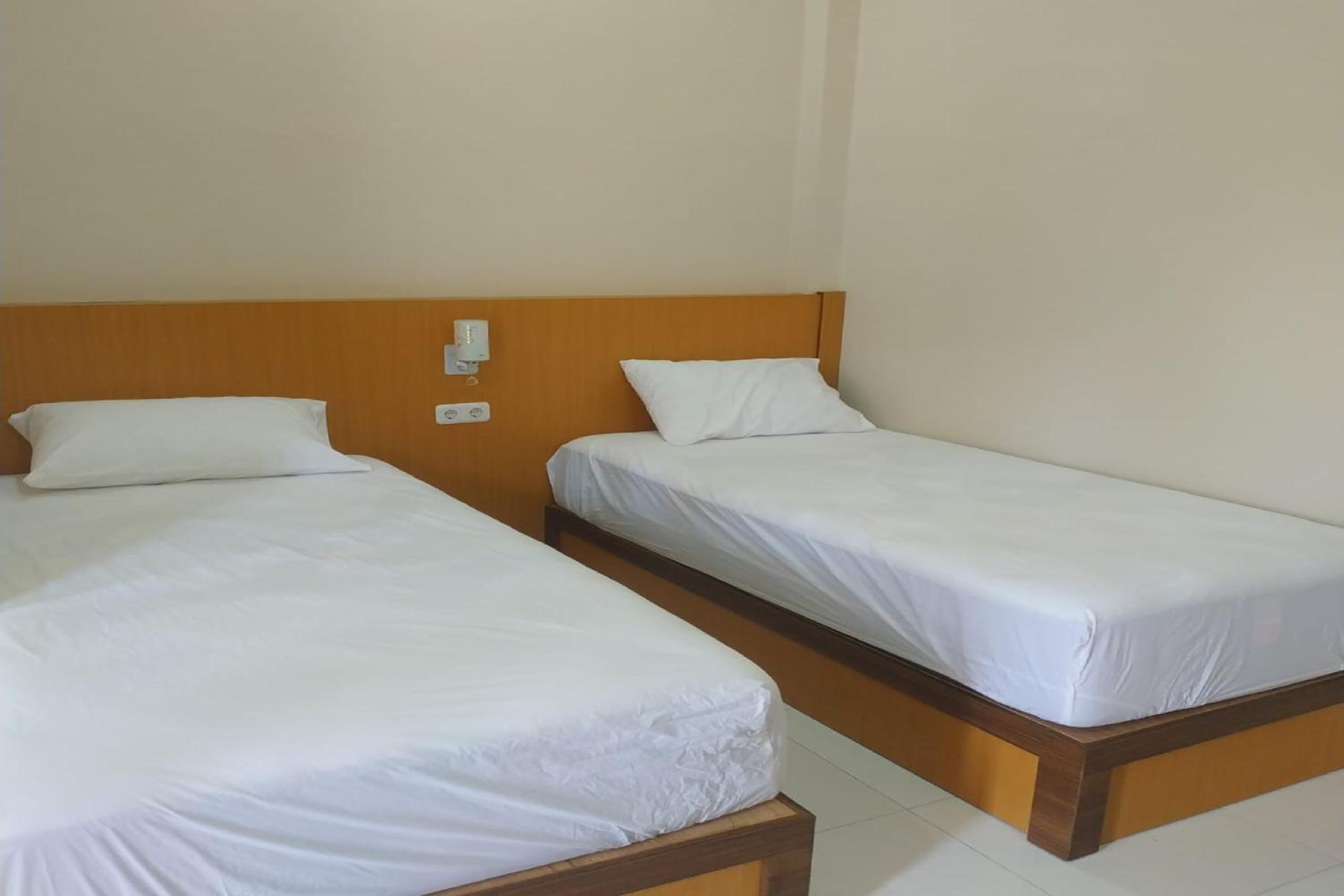 Twin Room - Photo 1