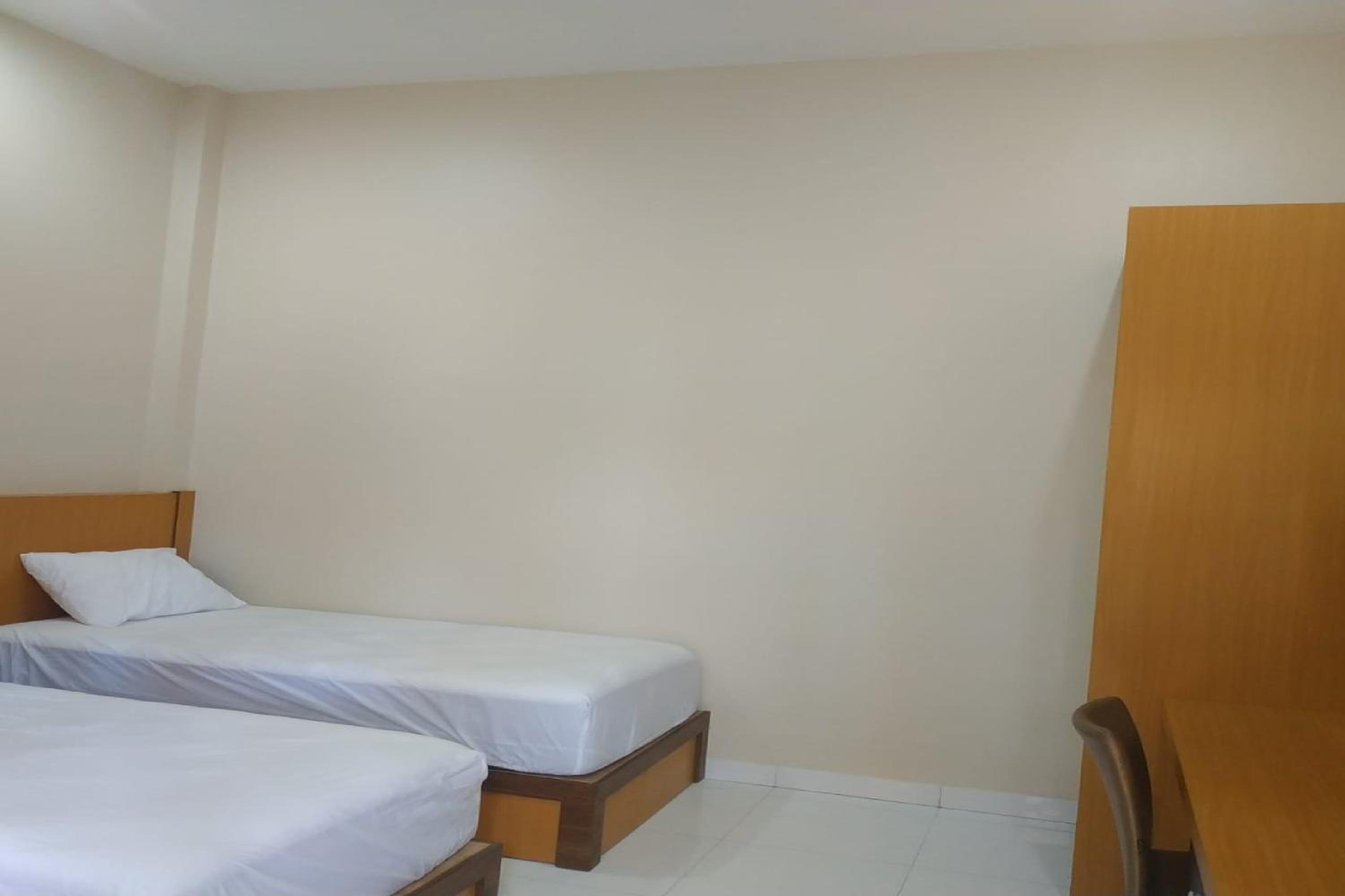 Twin Room - Photo 3