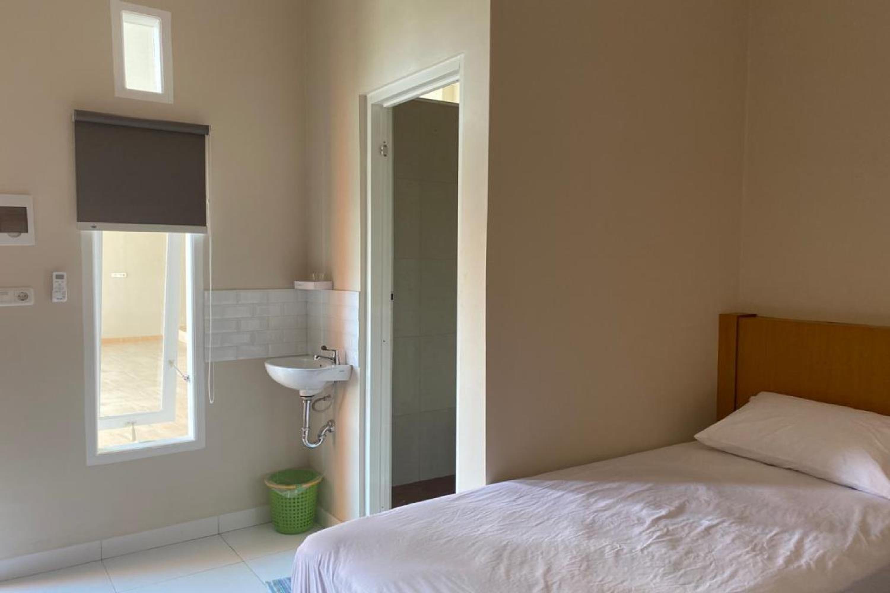 Standard Double Room - Photo 3