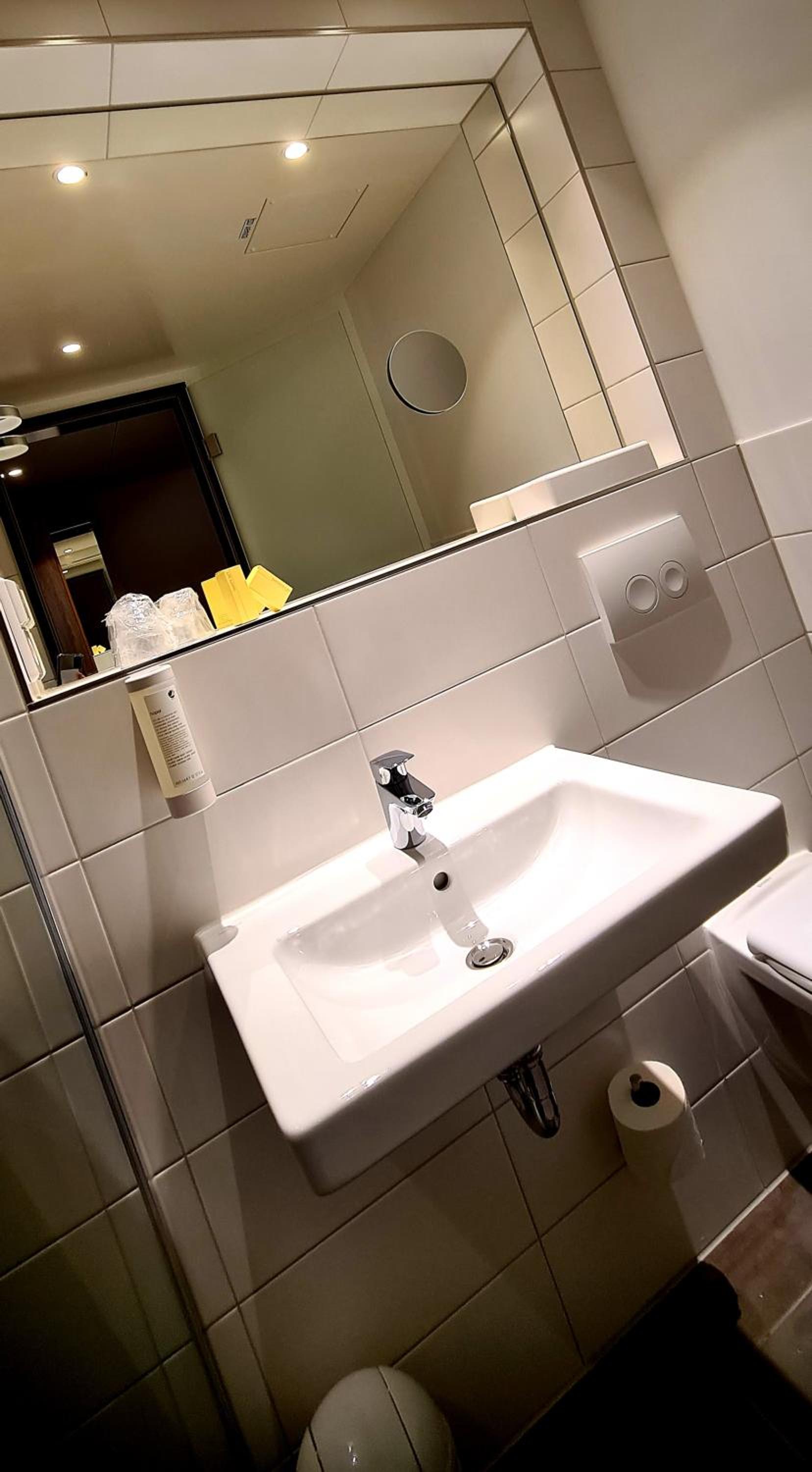 Double Room with Private Bathroom - Photo 4