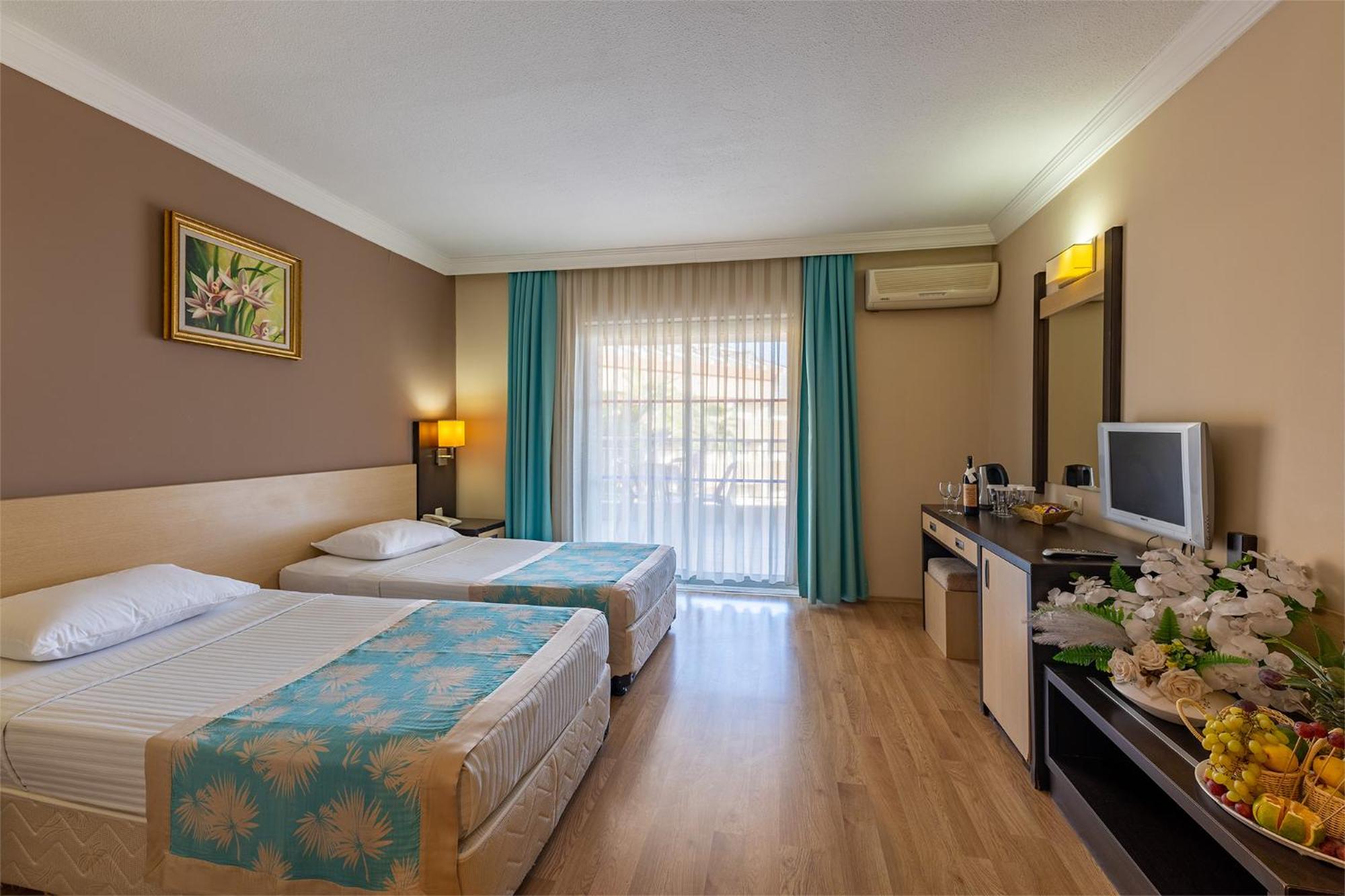 Standard Double Or Twin Room With Land View photo 3
