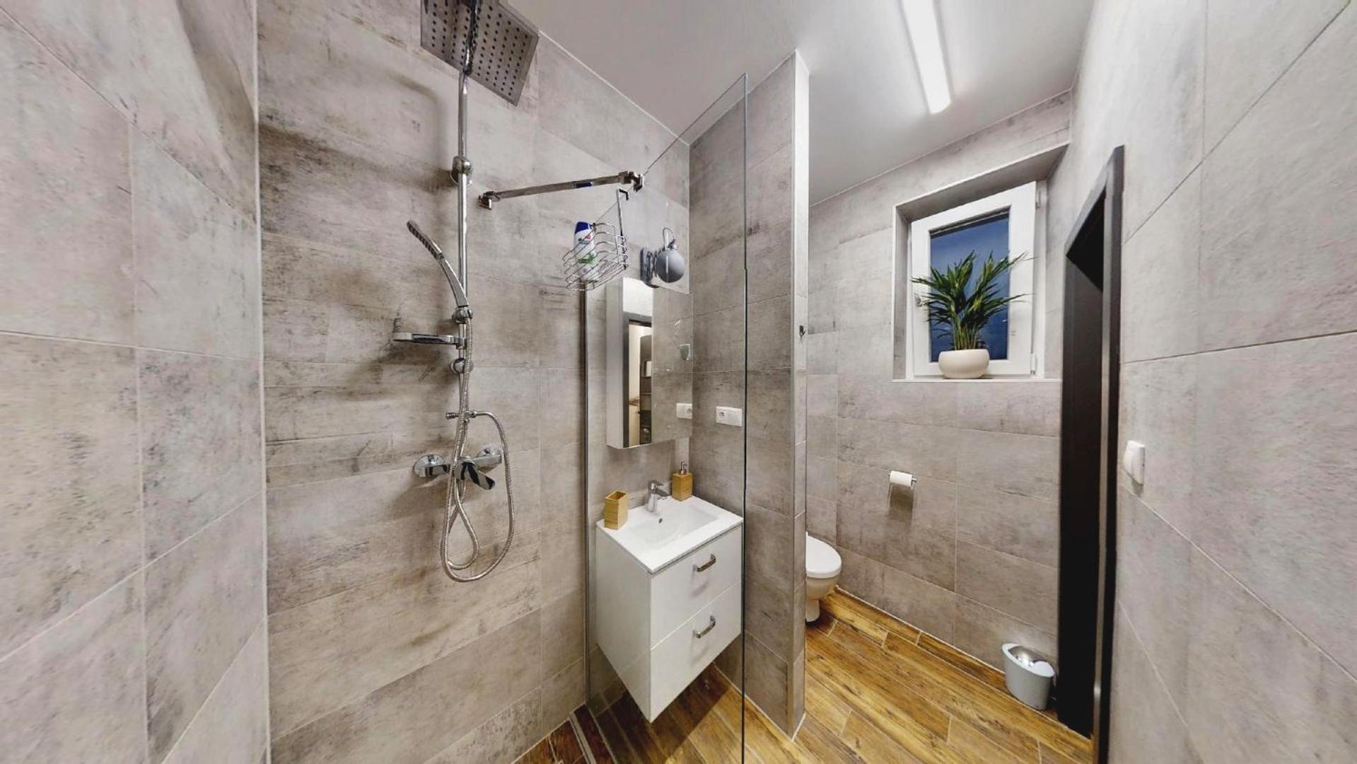 One-Bedroom Apartment - Photo 15