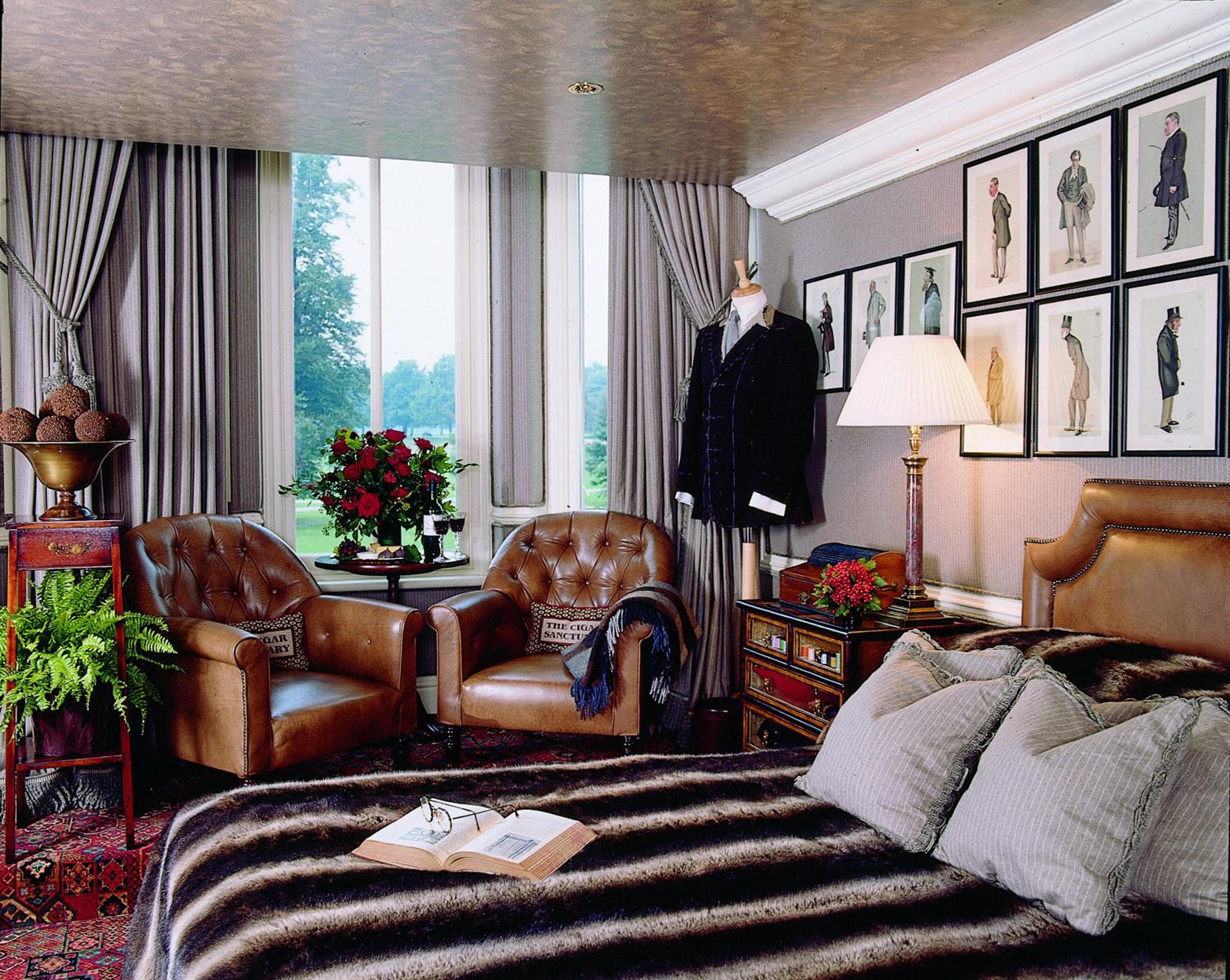 Deluxe King Room thumbnail 6