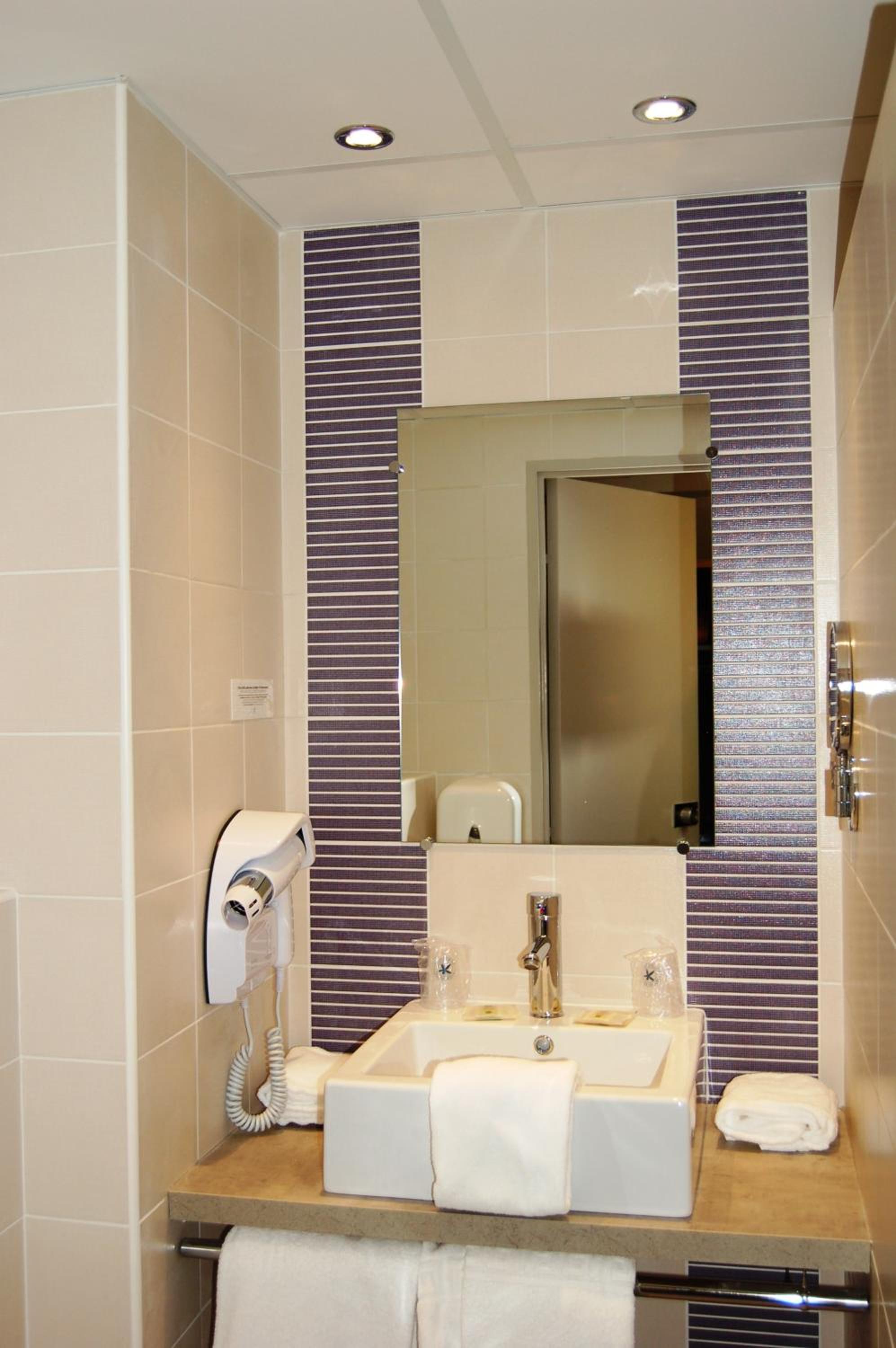 Comfort Twin Room - Photo 2