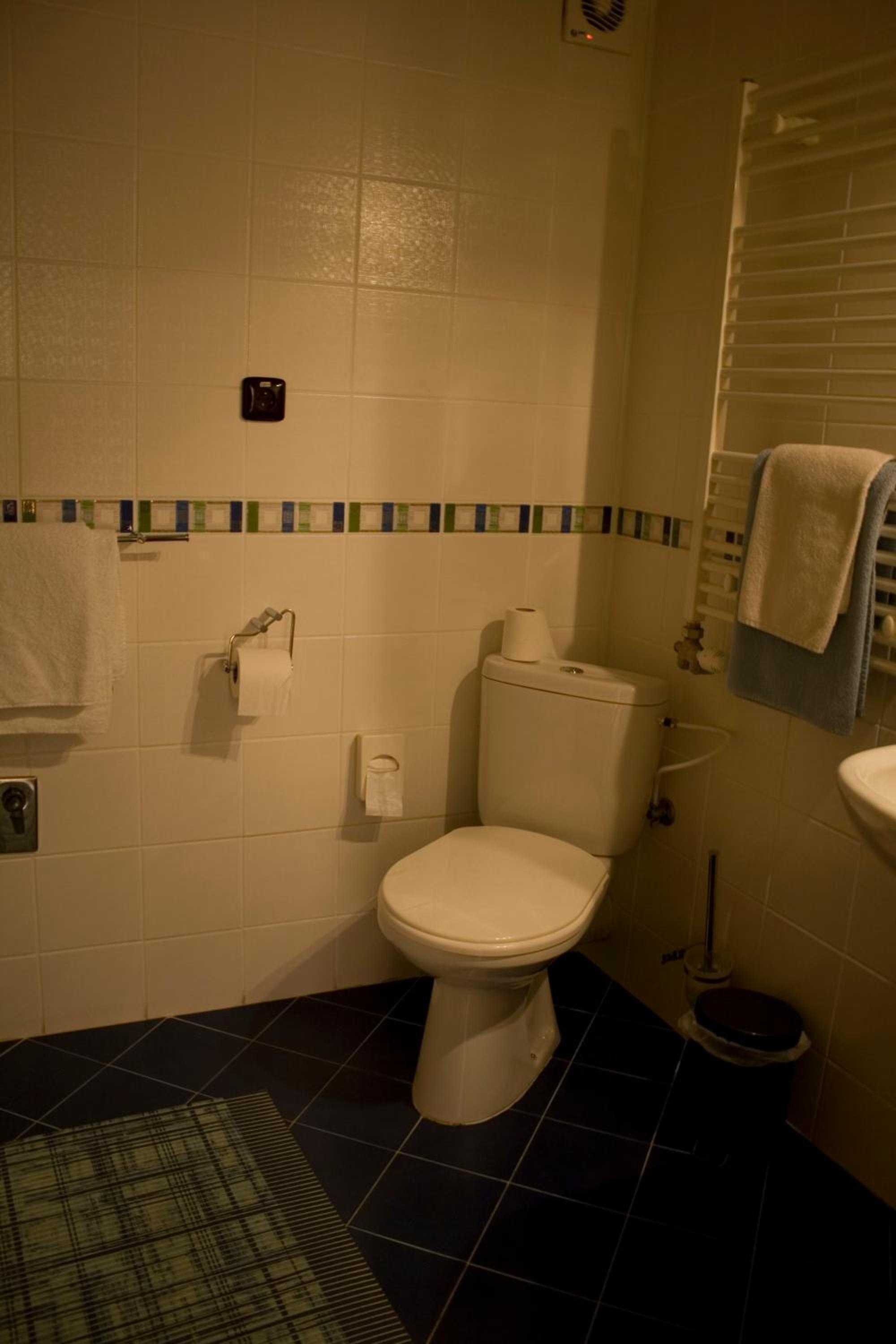 Suite - Photo 10