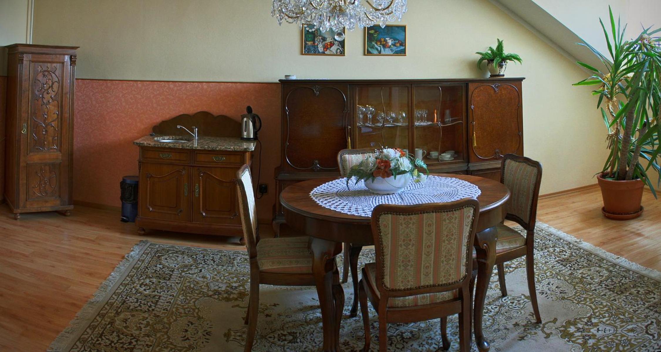 Suite - Photo 3