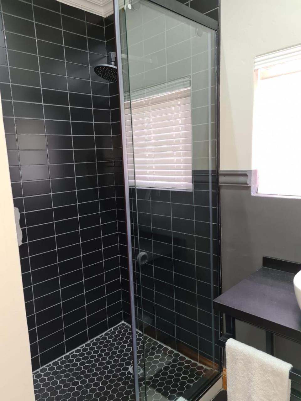 Budget Twin Room - Photo 5