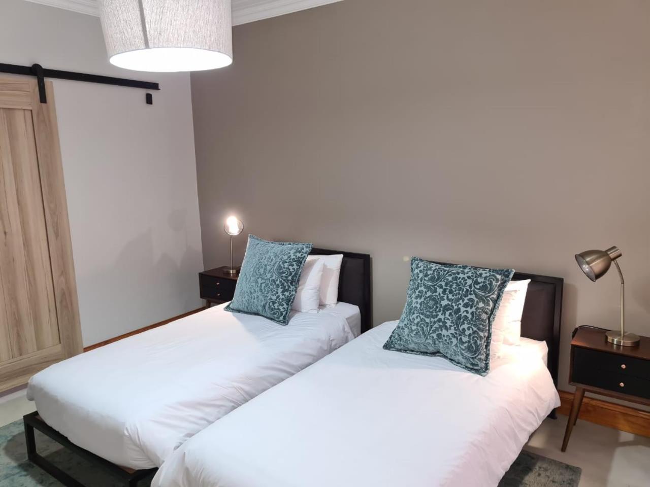 Budget Twin Room - Photo 4