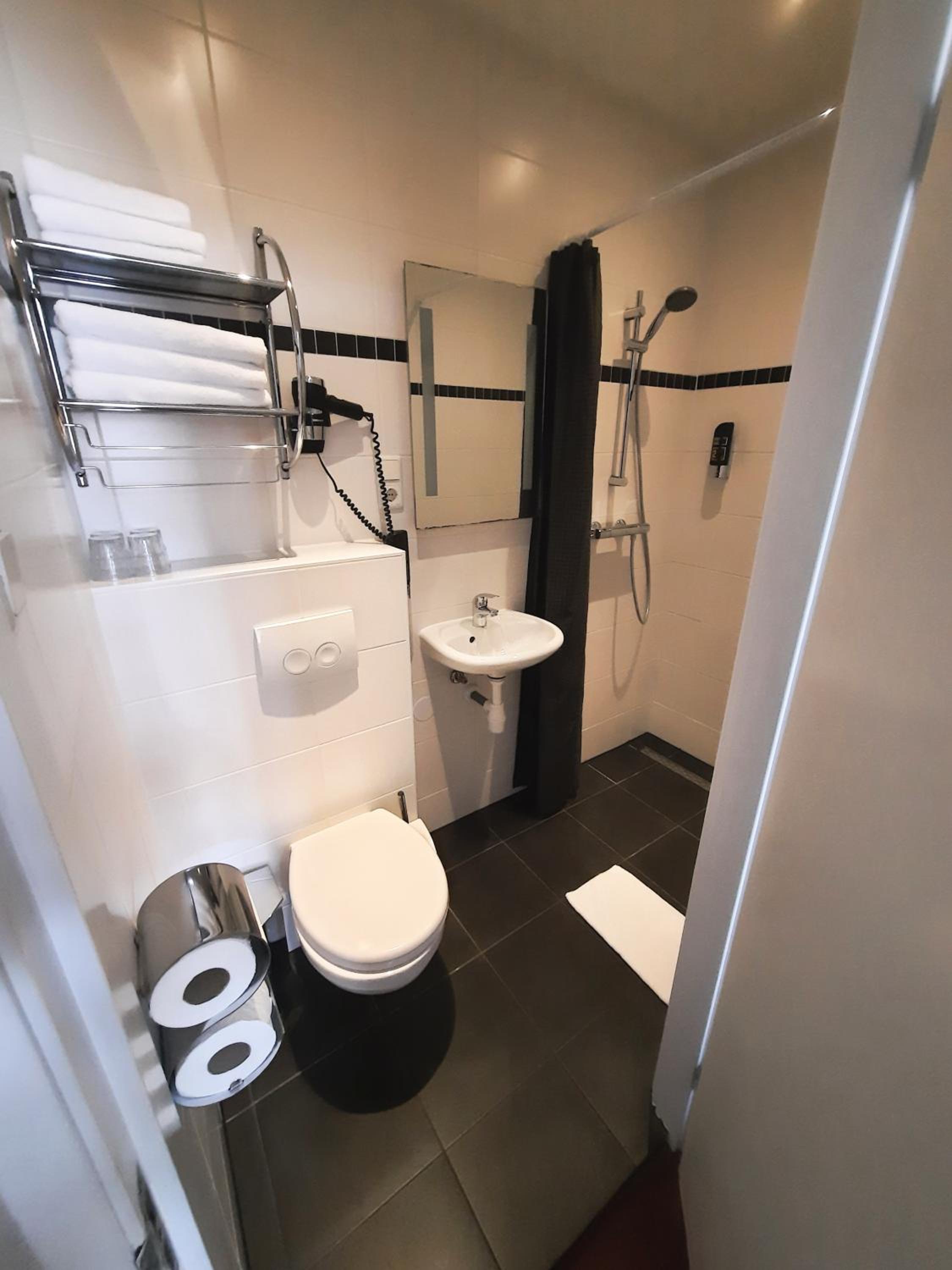 Triple Room thumbnail 6