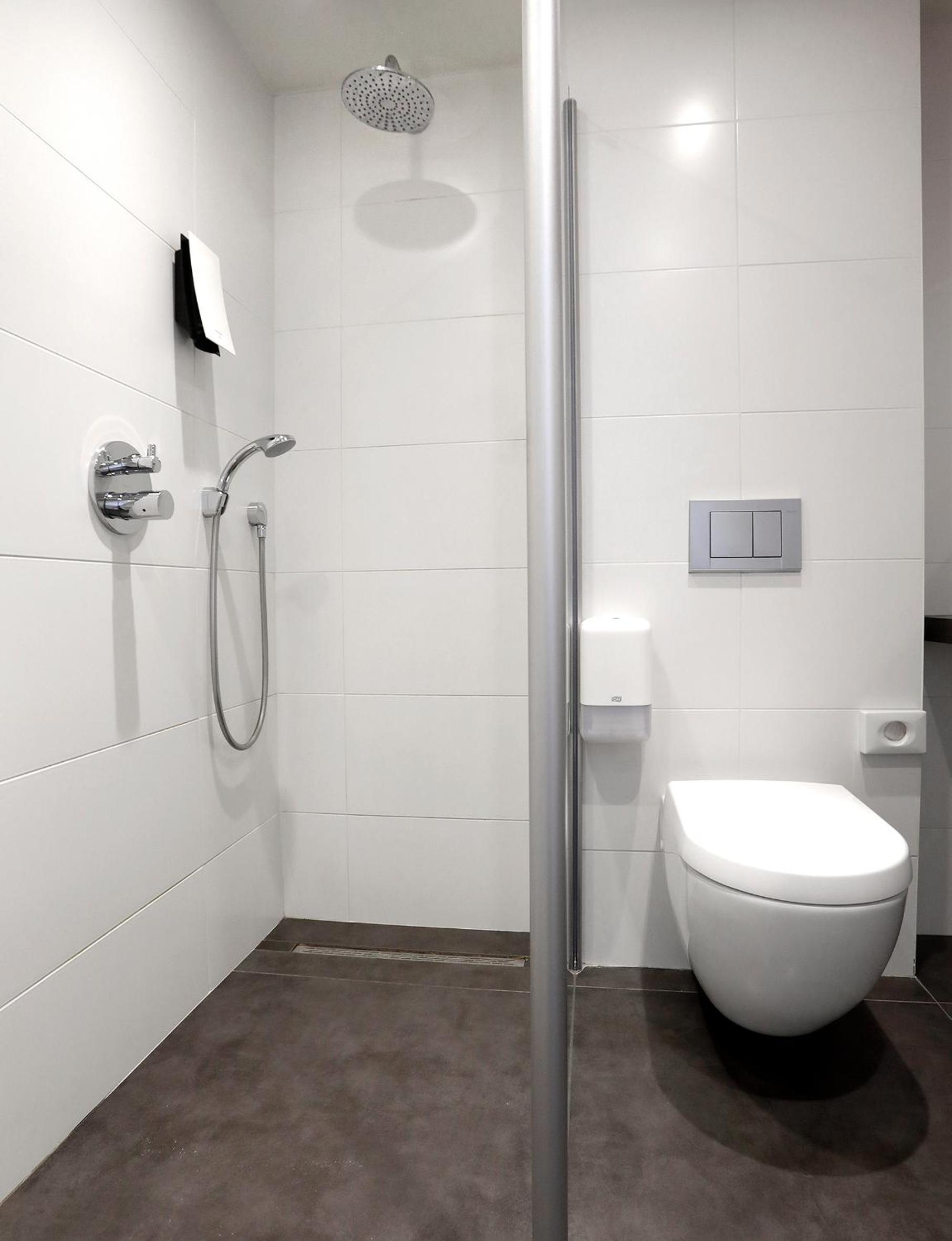 Quadruple Room with Shower - Photo 4