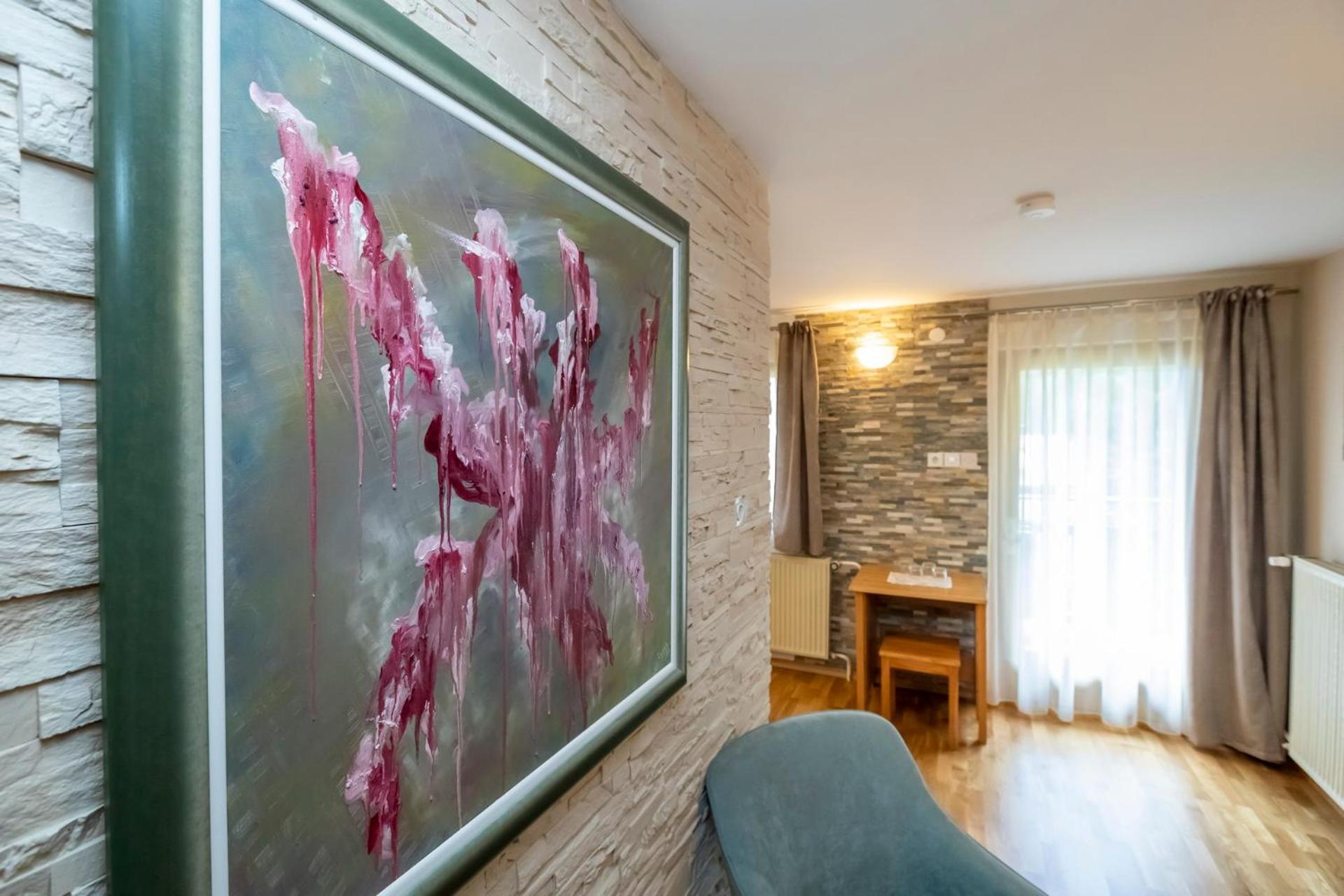 Two-Bedroom Suite - Photo 3